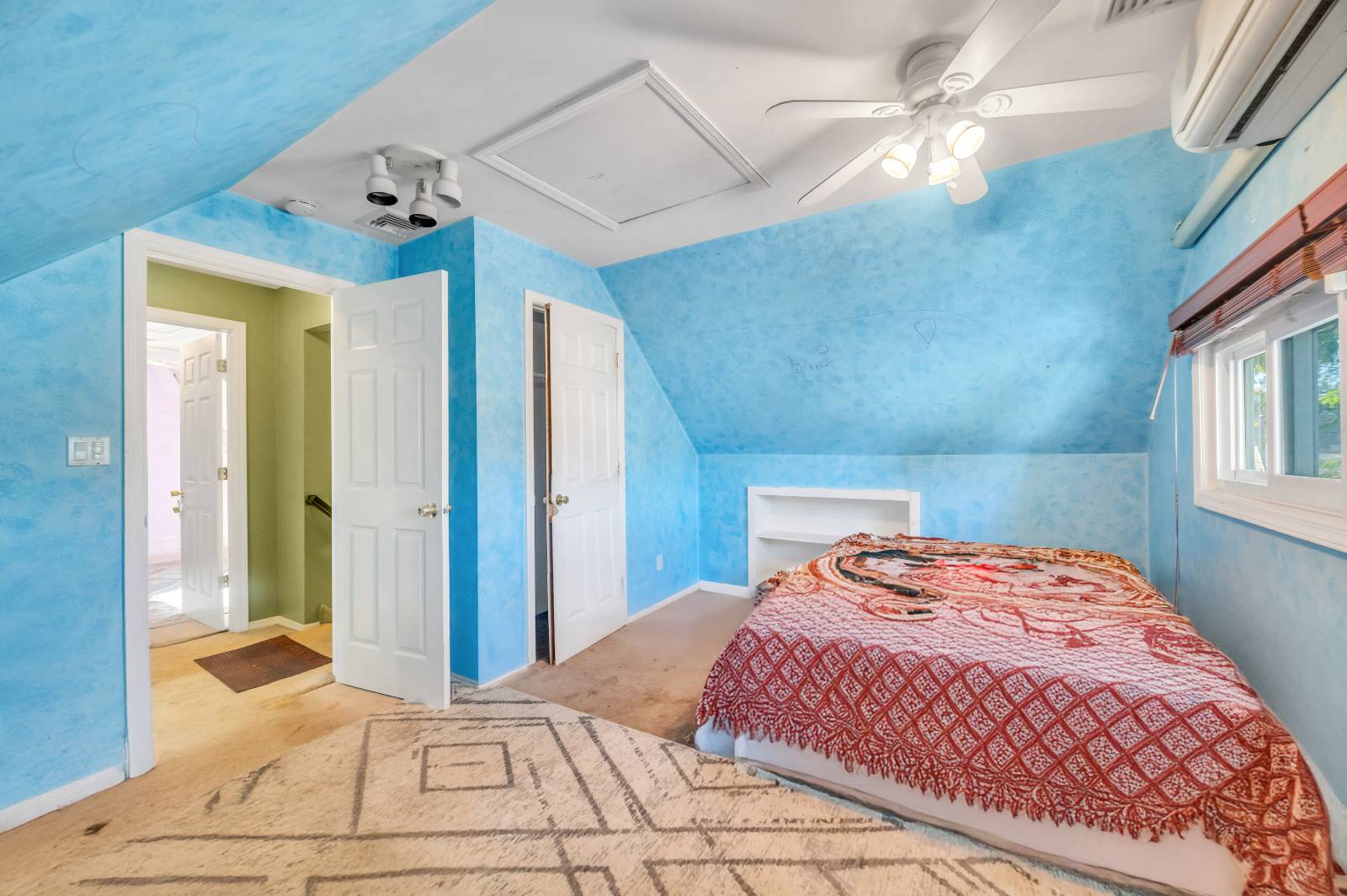 #20 photo, 6 Regal Lane, Levittown , NY 11756