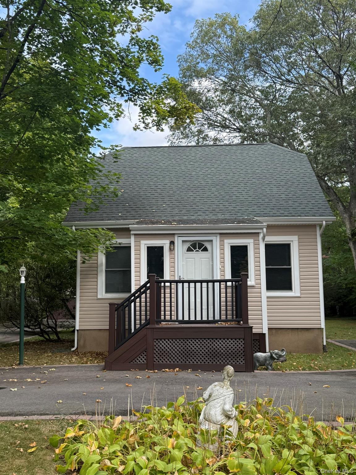 #1 photo, 16 Stratford Avenue, سوفولك Greenlawn , NY 11740