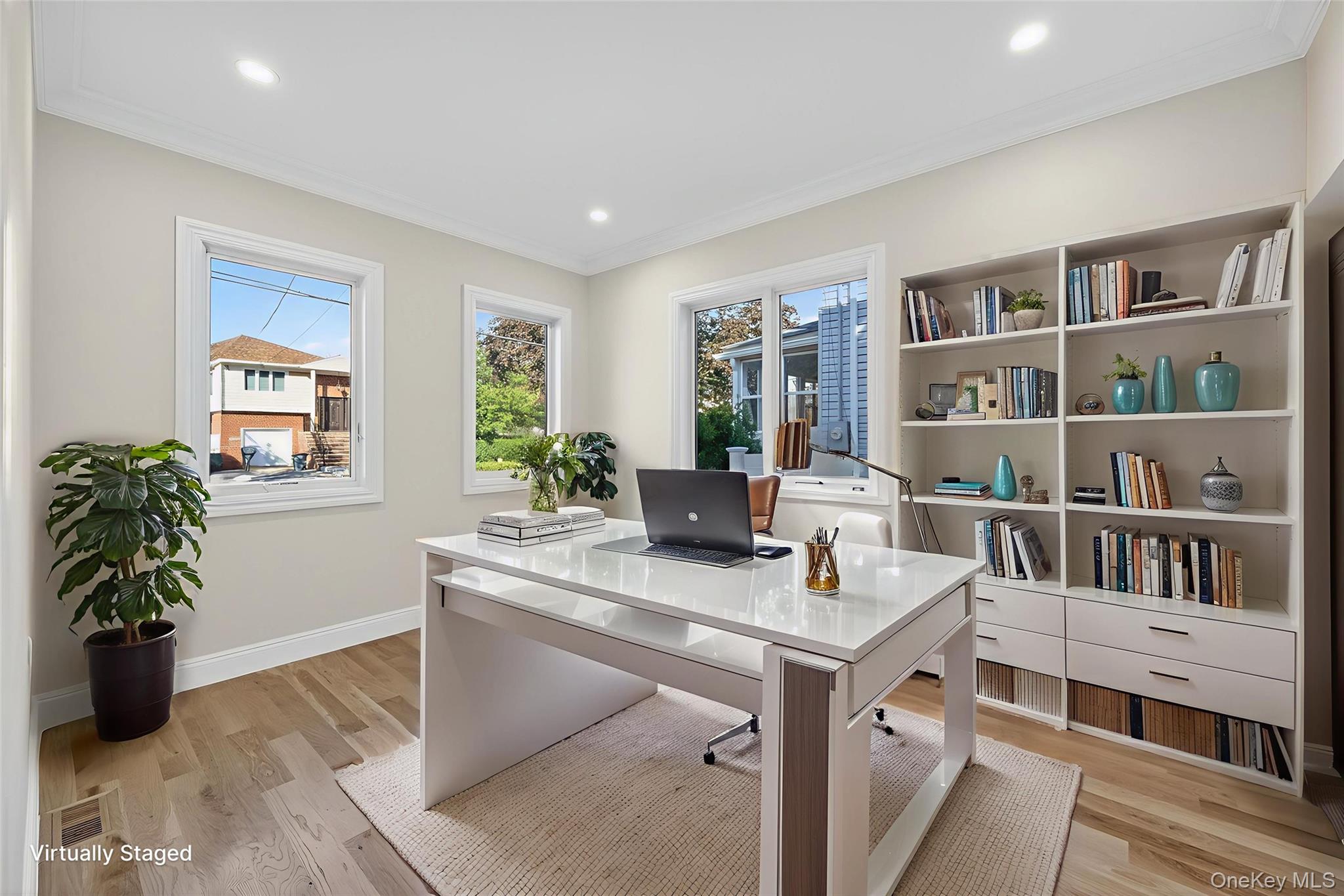 #11 photo, 80 Clapham Avenue, नासाउ काउंटी Manhasset , NY 11030