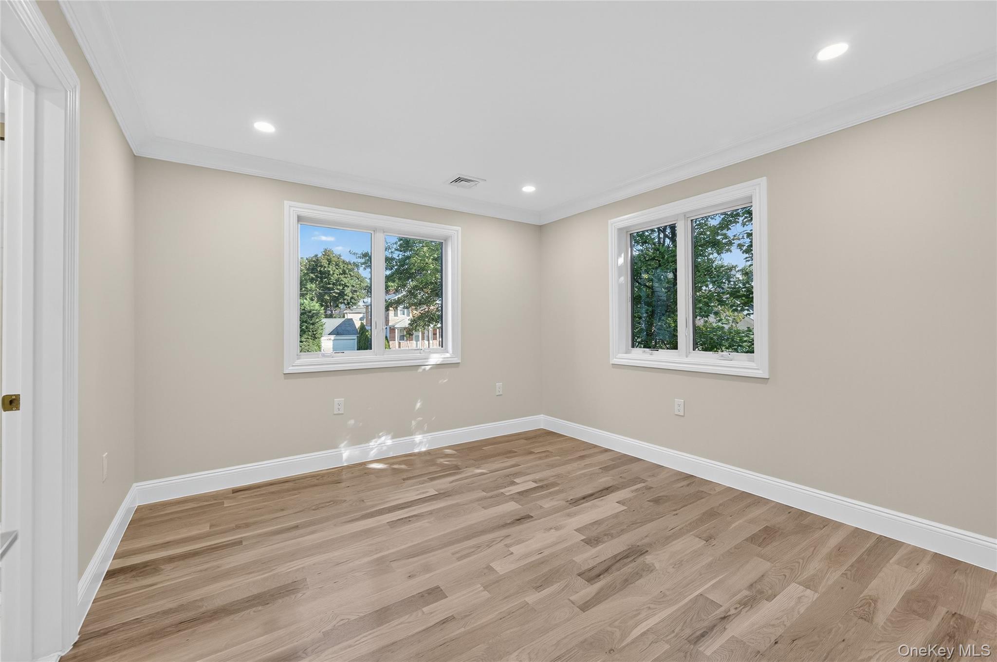 #19 photo, 80 Clapham Avenue, नासाउ काउंटी Manhasset , NY 11030