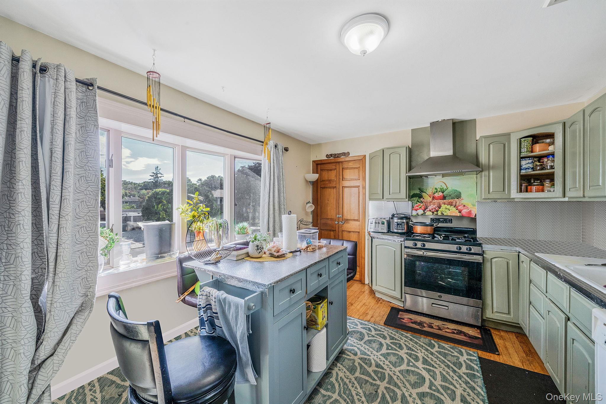 #12 photo, 1 Winthrop Street, Islip , NY 11751