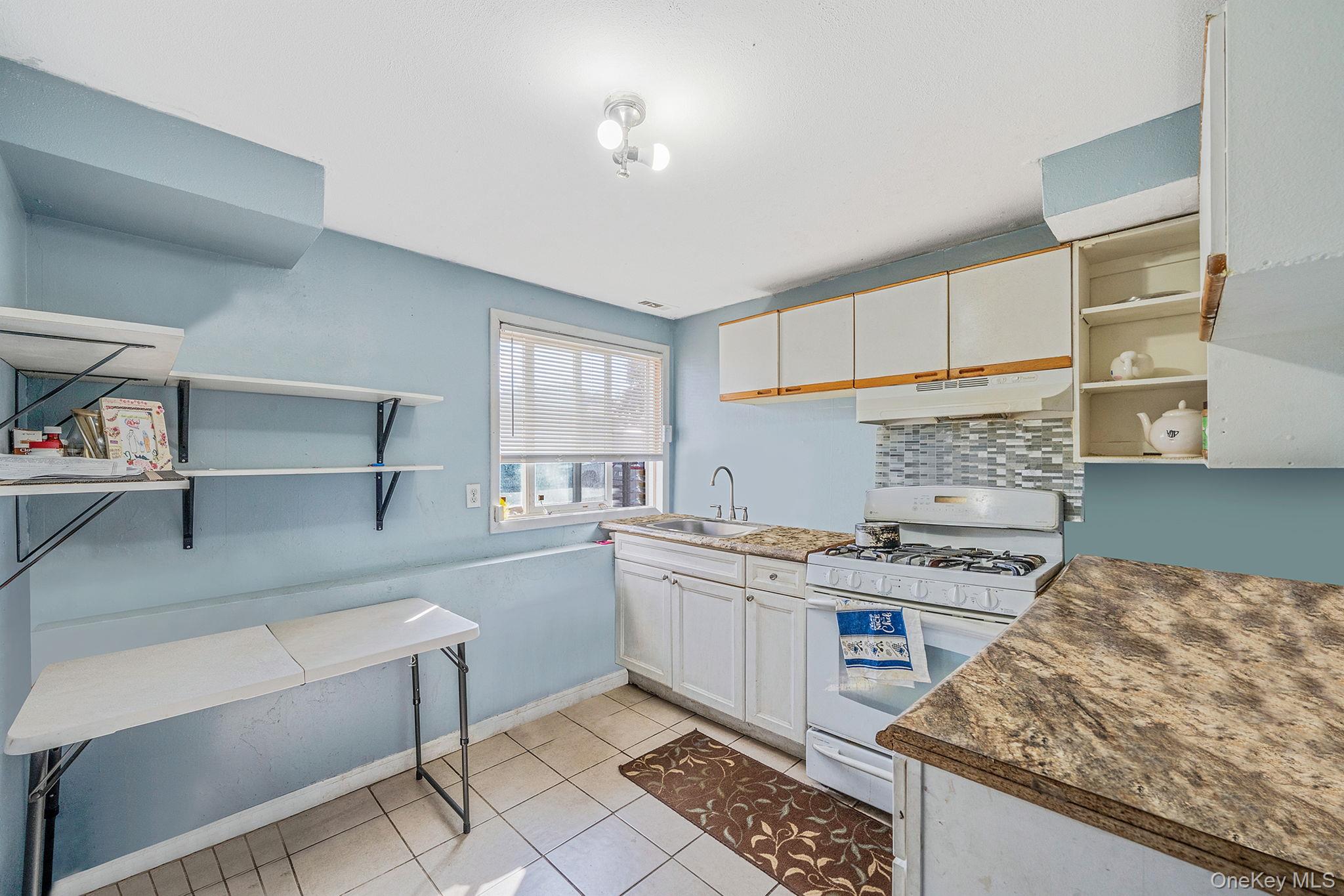 #17 photo, 1 Winthrop Street, Islip , NY 11751