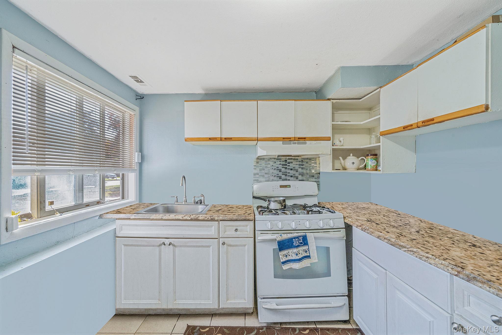 #19 photo, 1 Winthrop Street, Islip , NY 11751