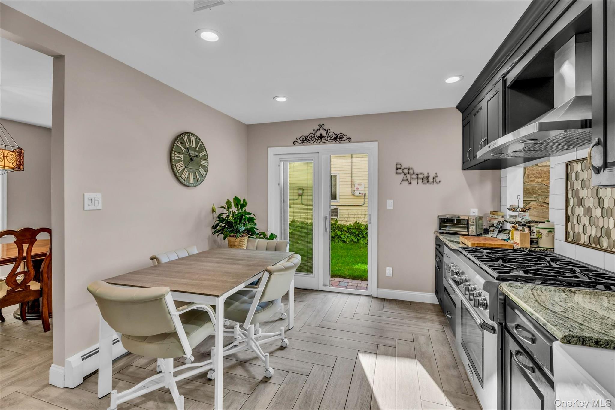 #7 photo, 6 Saddler Court, South Huntington , NY 11746