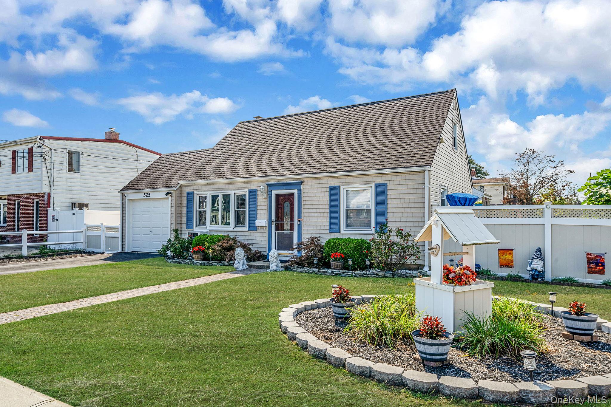 #1 photo, 525 S Broadway, सफ़ोक काउंटी Lindenhurst , NY 11757