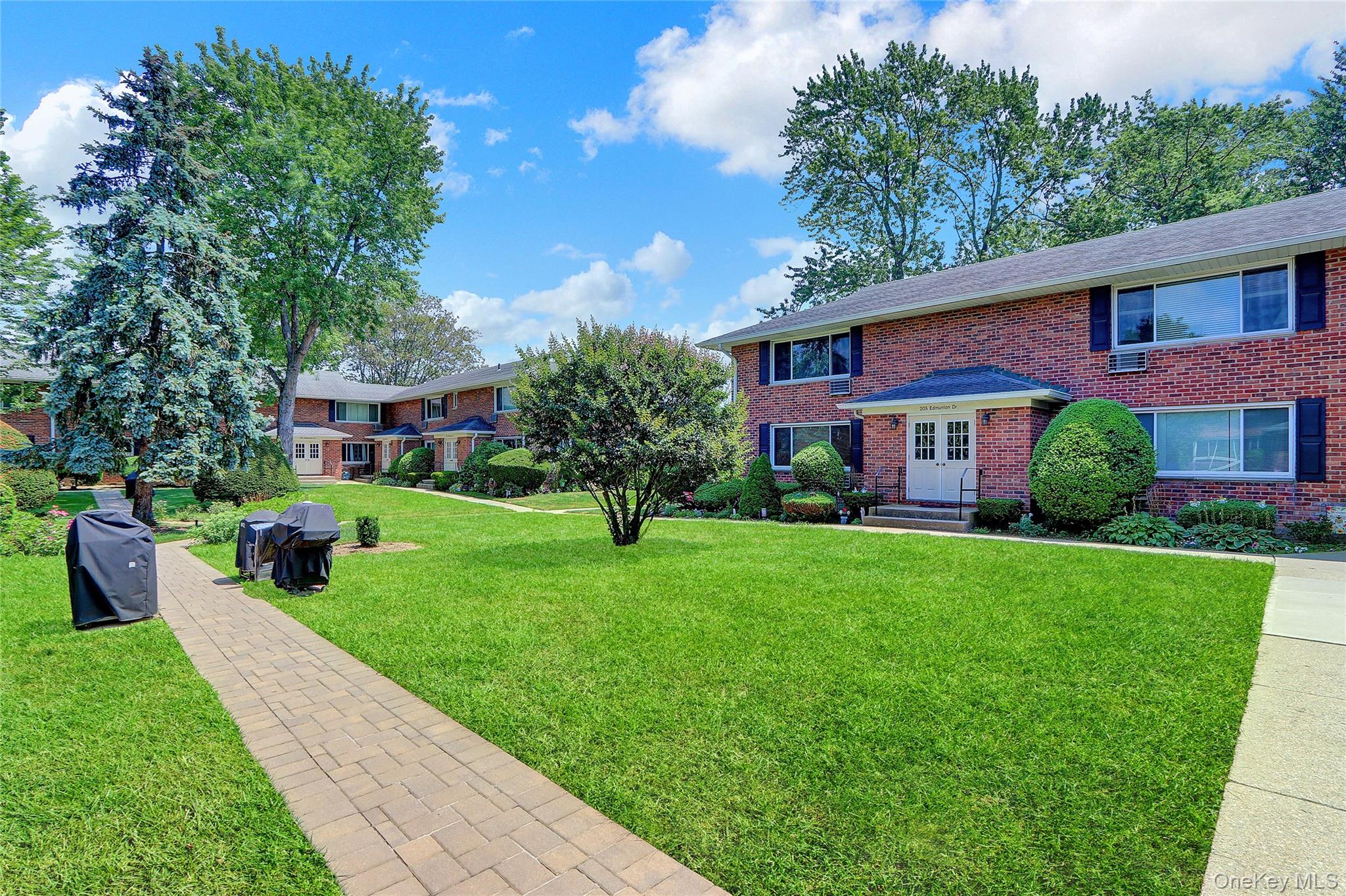 #2 photo, 205 Edmunton Drive, サフォーク郡 North Babylon , NY 11703