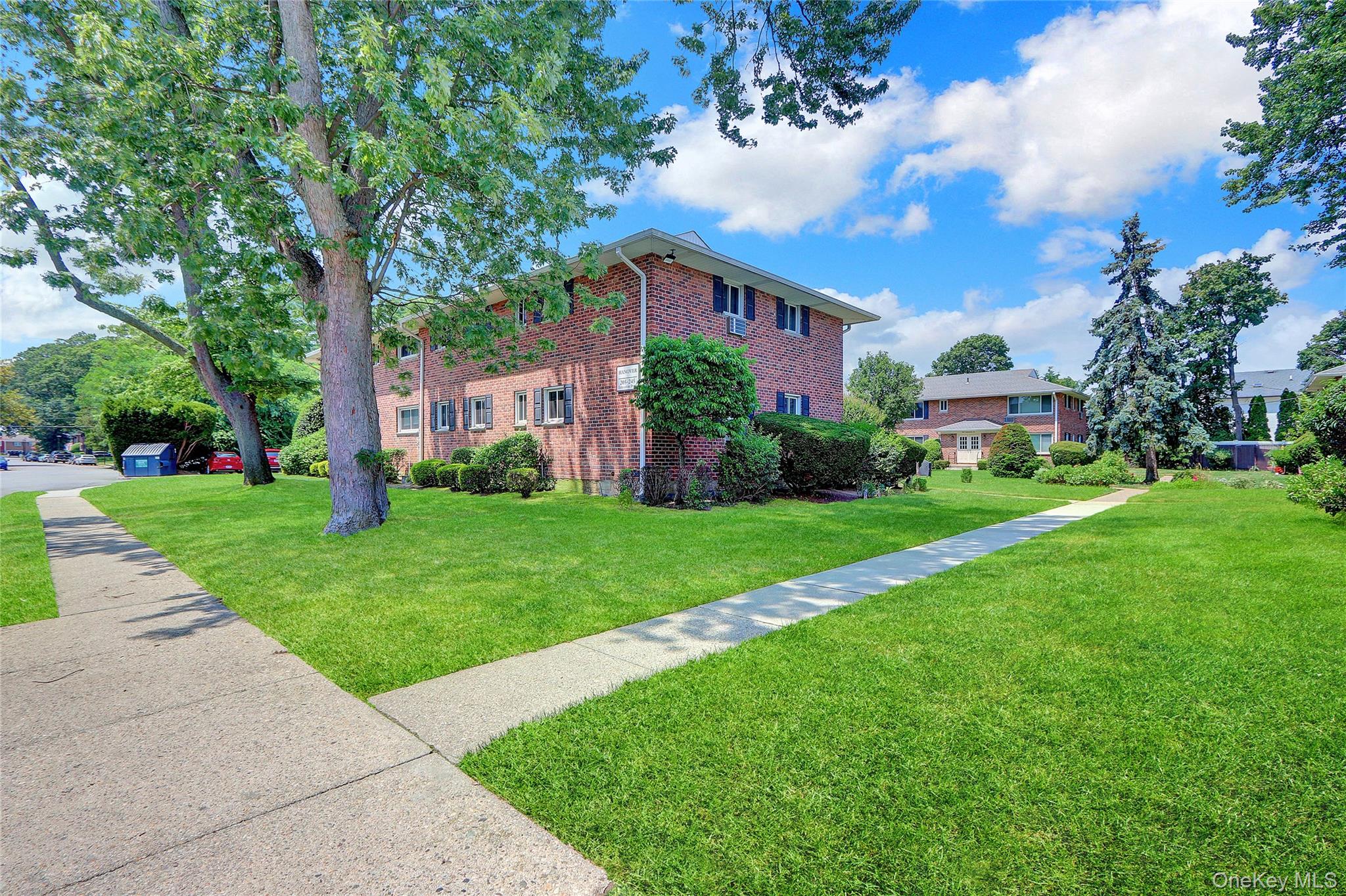 #4 photo, 205 Edmunton Drive, サフォーク郡 North Babylon , NY 11703