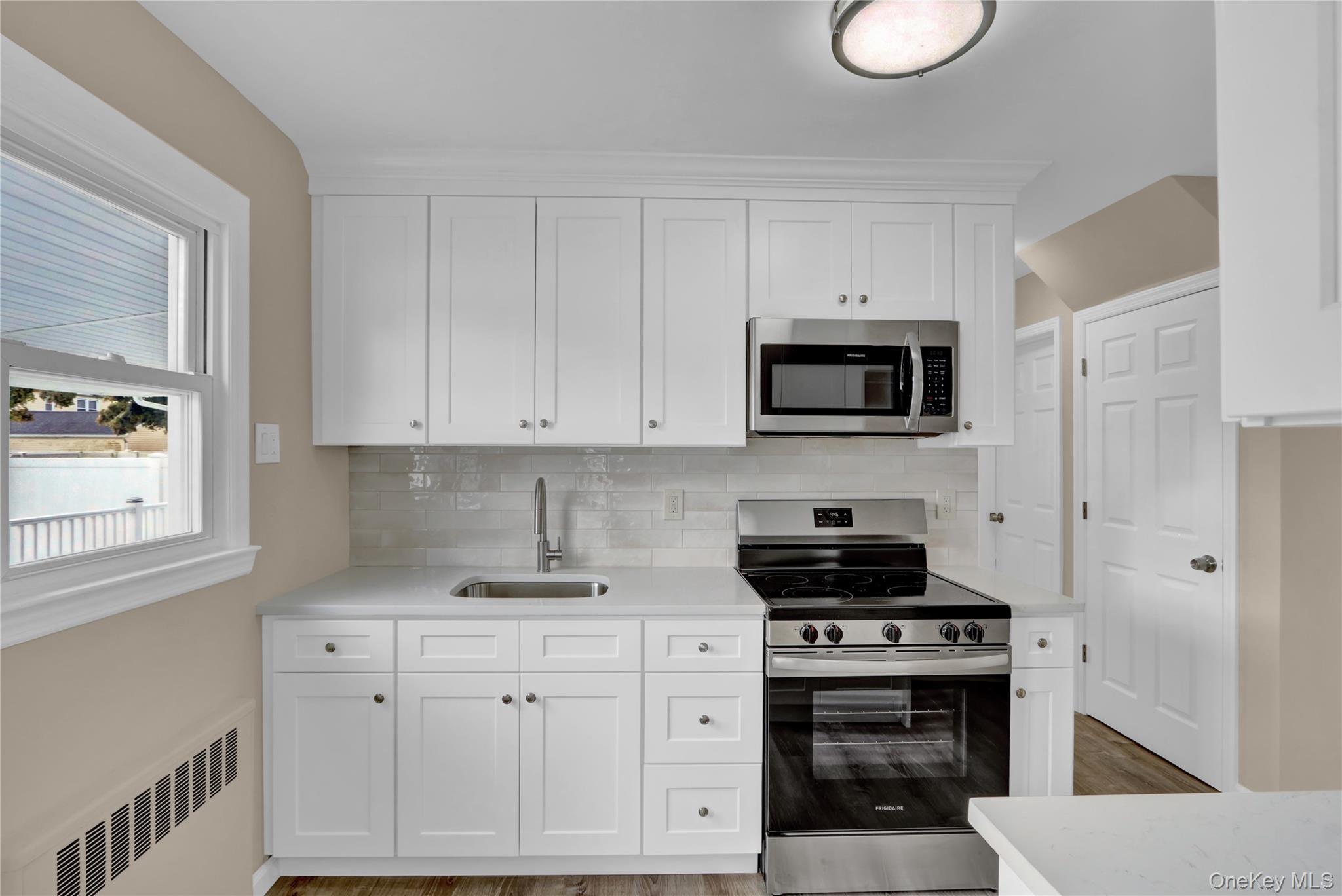 #8 photo, 15 Cornwall Lane, Hicksville , NY 11801