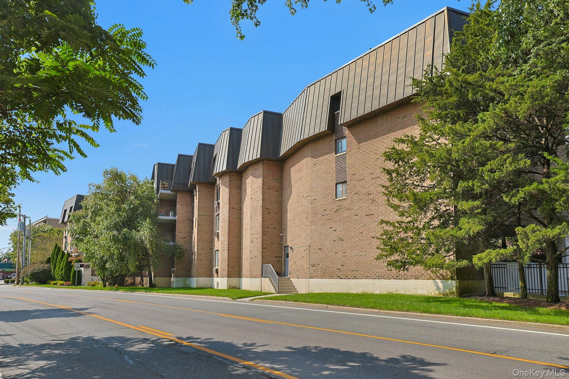 #3 photo, 560 Halstead Avenue, Harrison , NY 10528