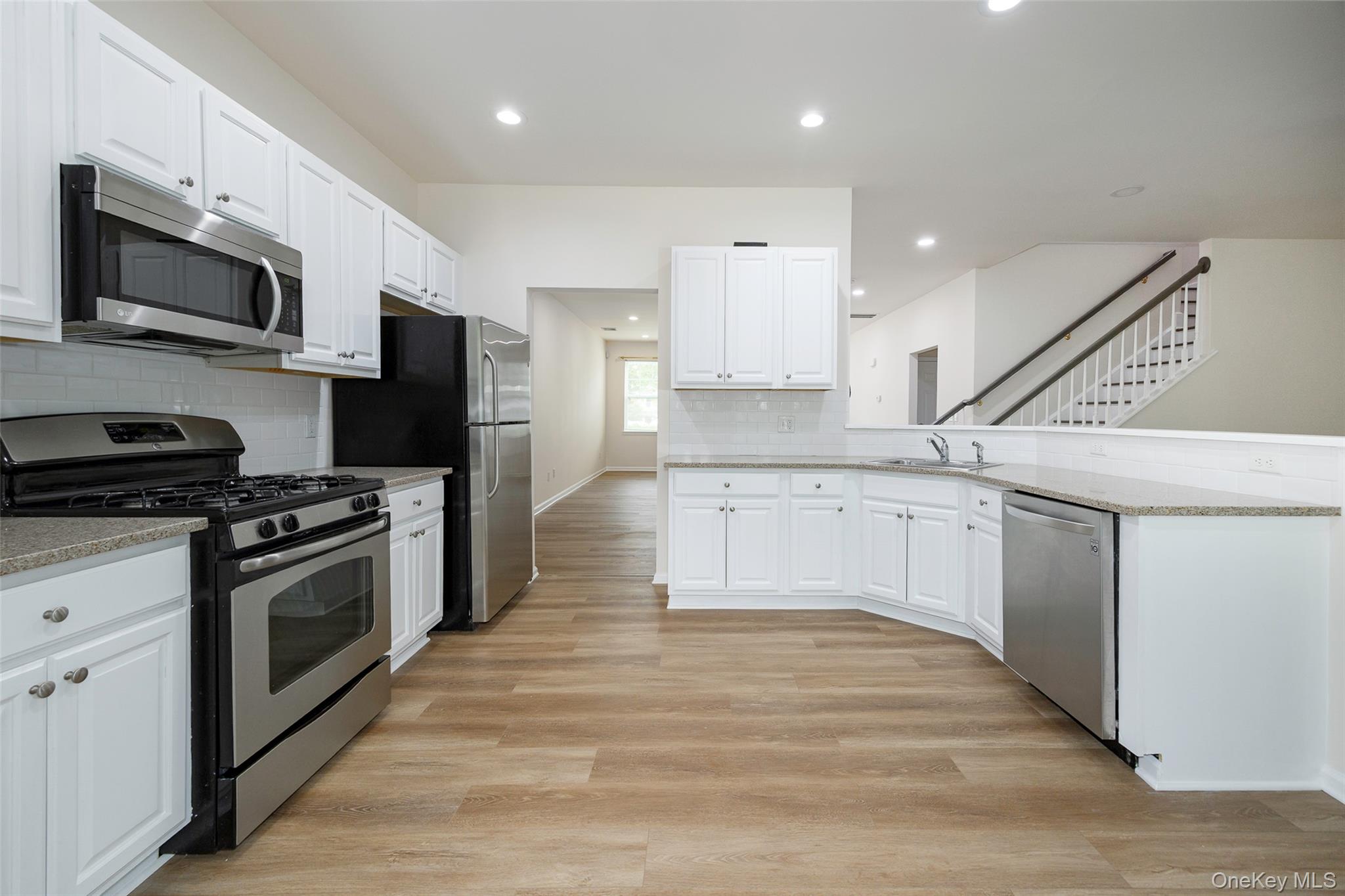 #10 photo, 32 Halley Court, Poughkeepsie , NY 12601