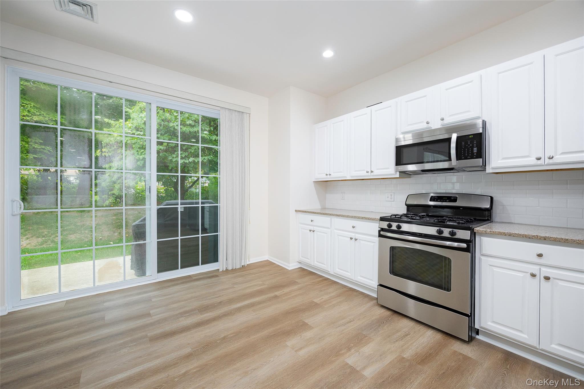 #12 photo, 32 Halley Court, Poughkeepsie , NY 12601