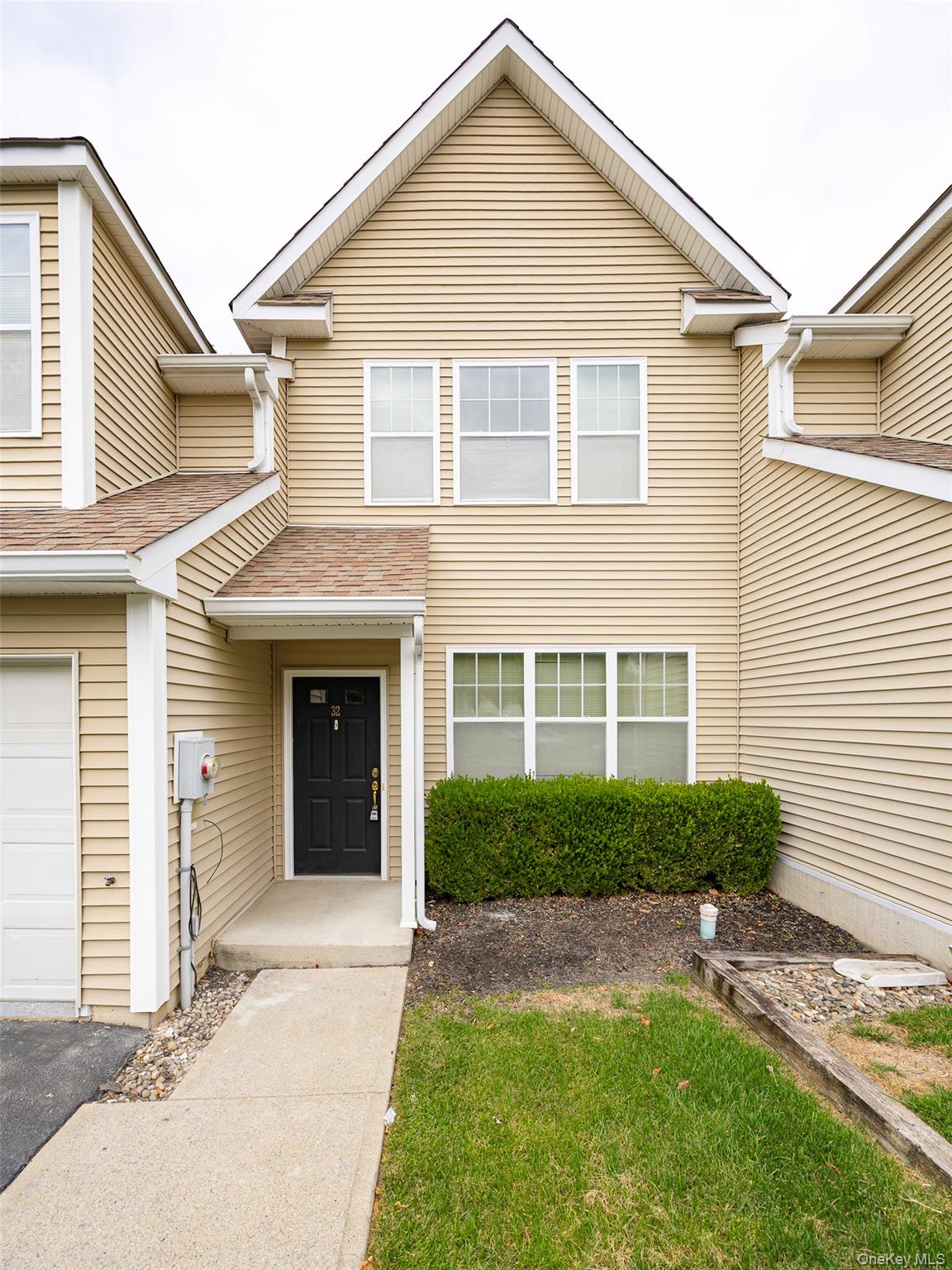 #3 photo, 32 Halley Court, Poughkeepsie , NY 12601