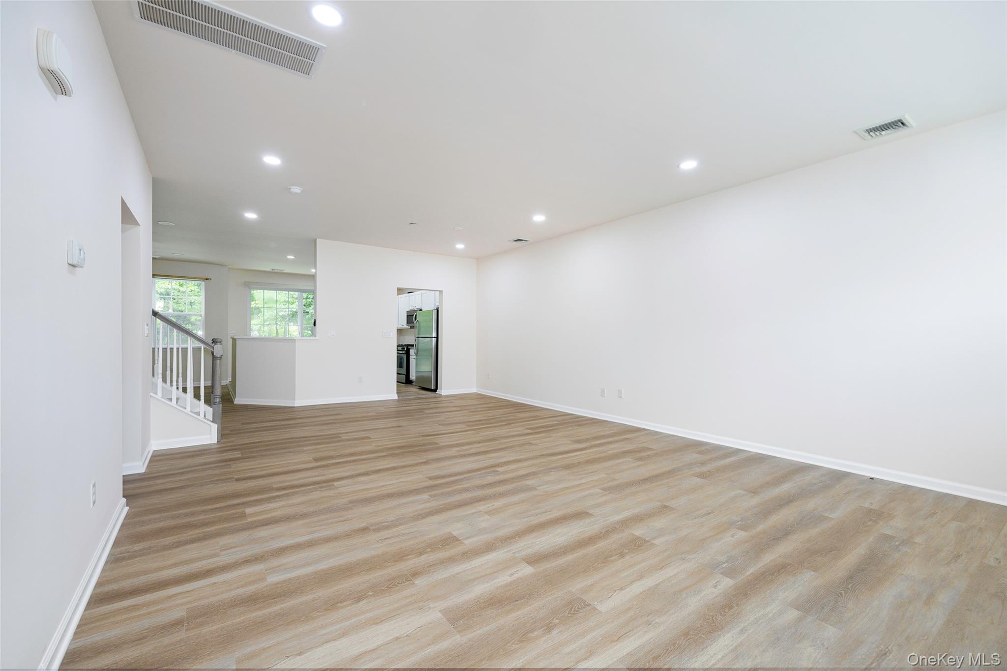 #5 photo, 32 Halley Court, Poughkeepsie , NY 12601