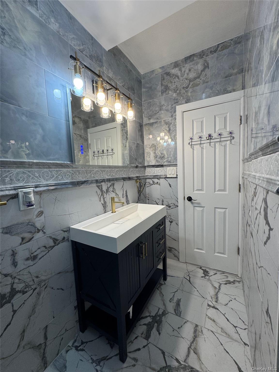 #7 photo, 861 E 215th Street, Bronx , NY 10467