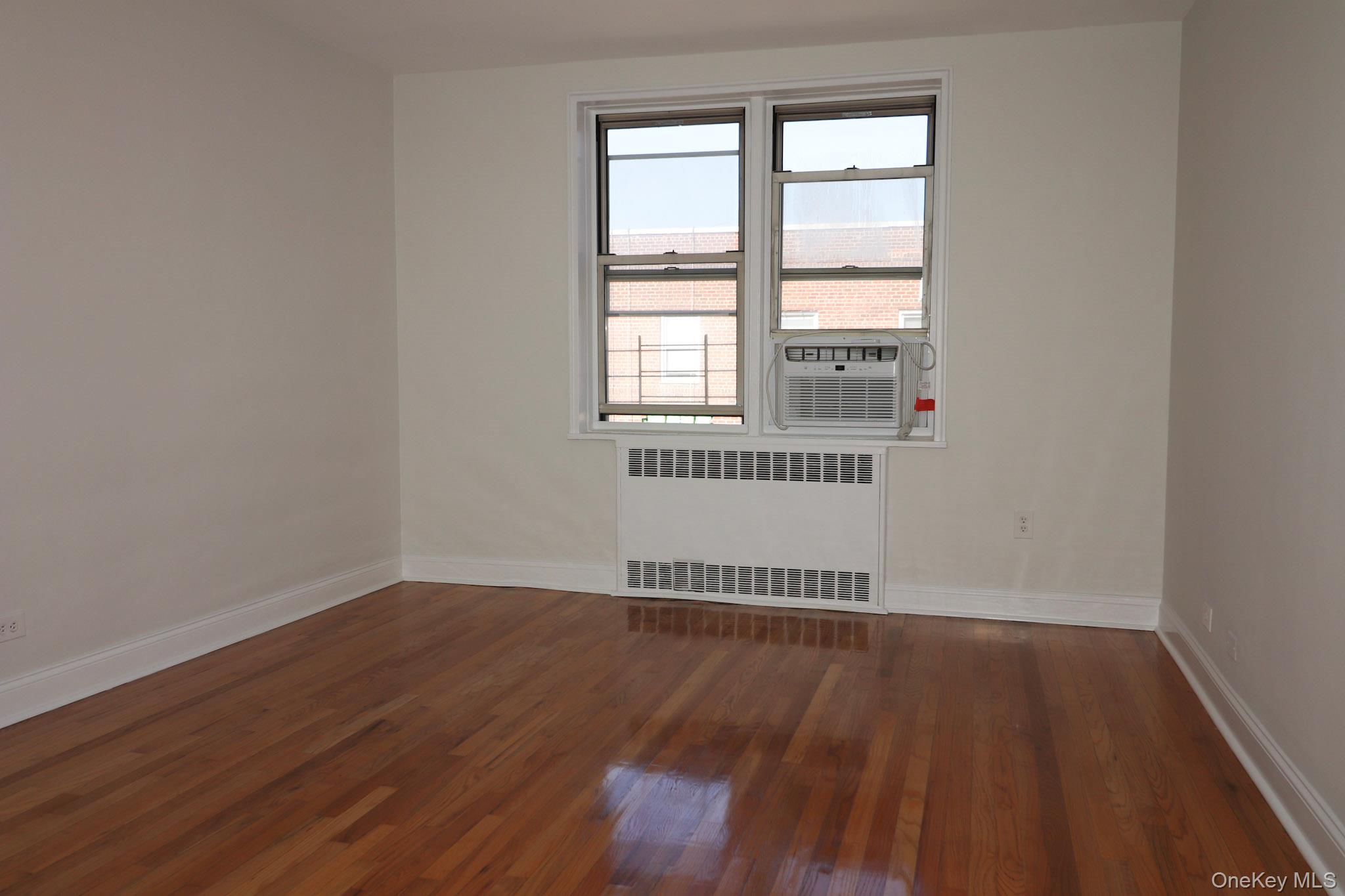 #7 photo, 5645 Netherland Ave, Bronx , NY 10471