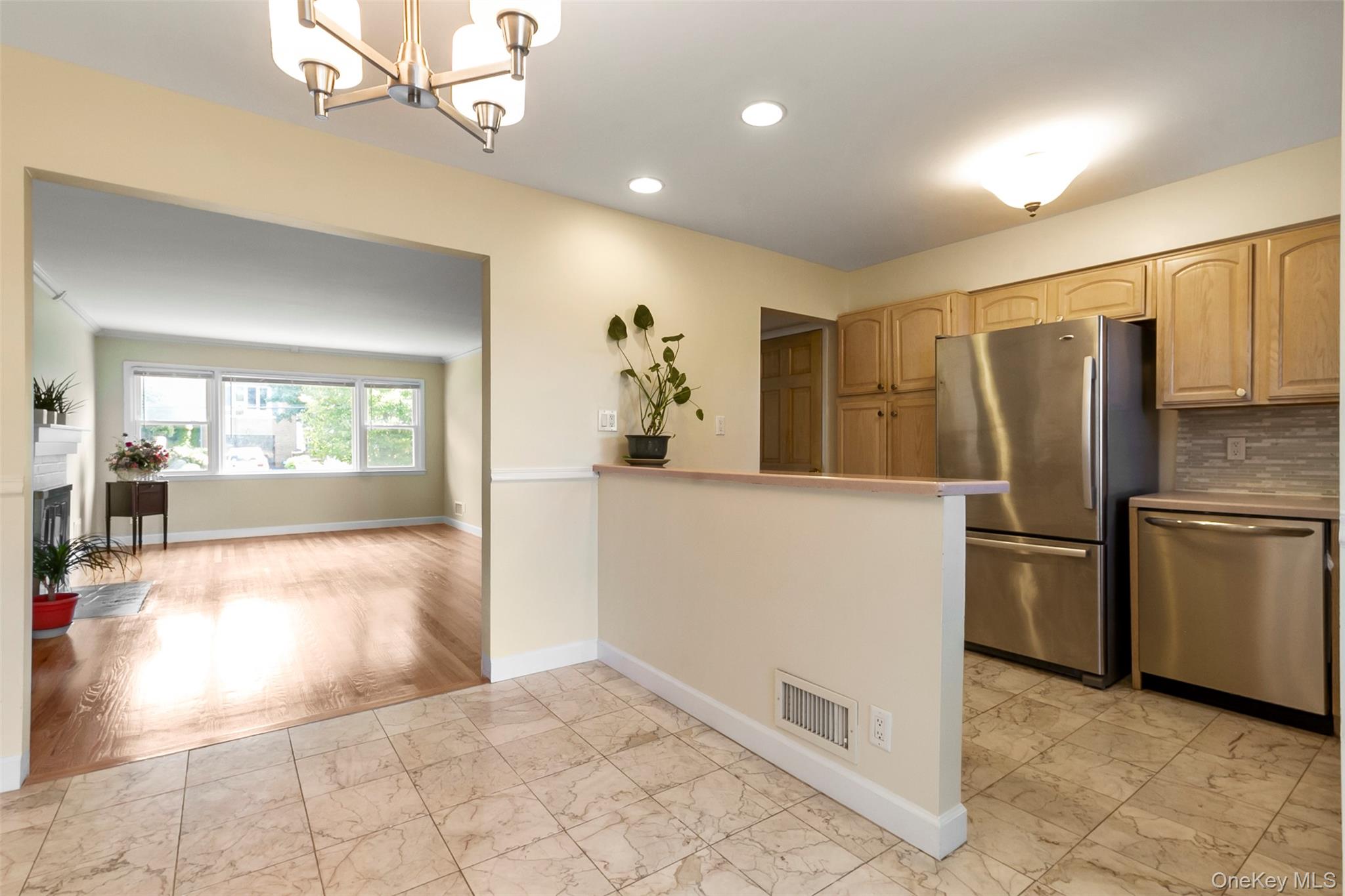 #7 photo, 73 Ewart Street, Scarsdale , NY 10583