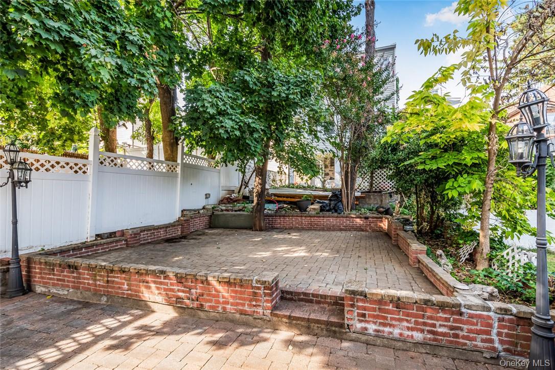 #20 photo, 115 East 235th Street, Bronx , NY 10470