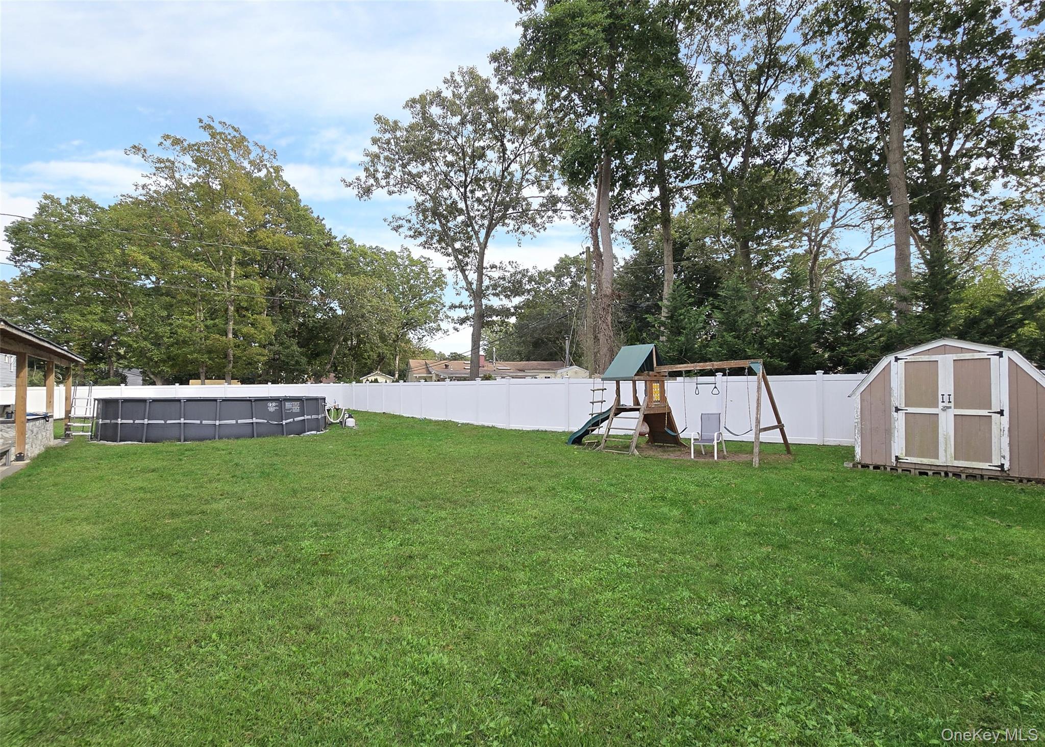 #19 photo, 10 Hyde Lane, Coram , NY 11727