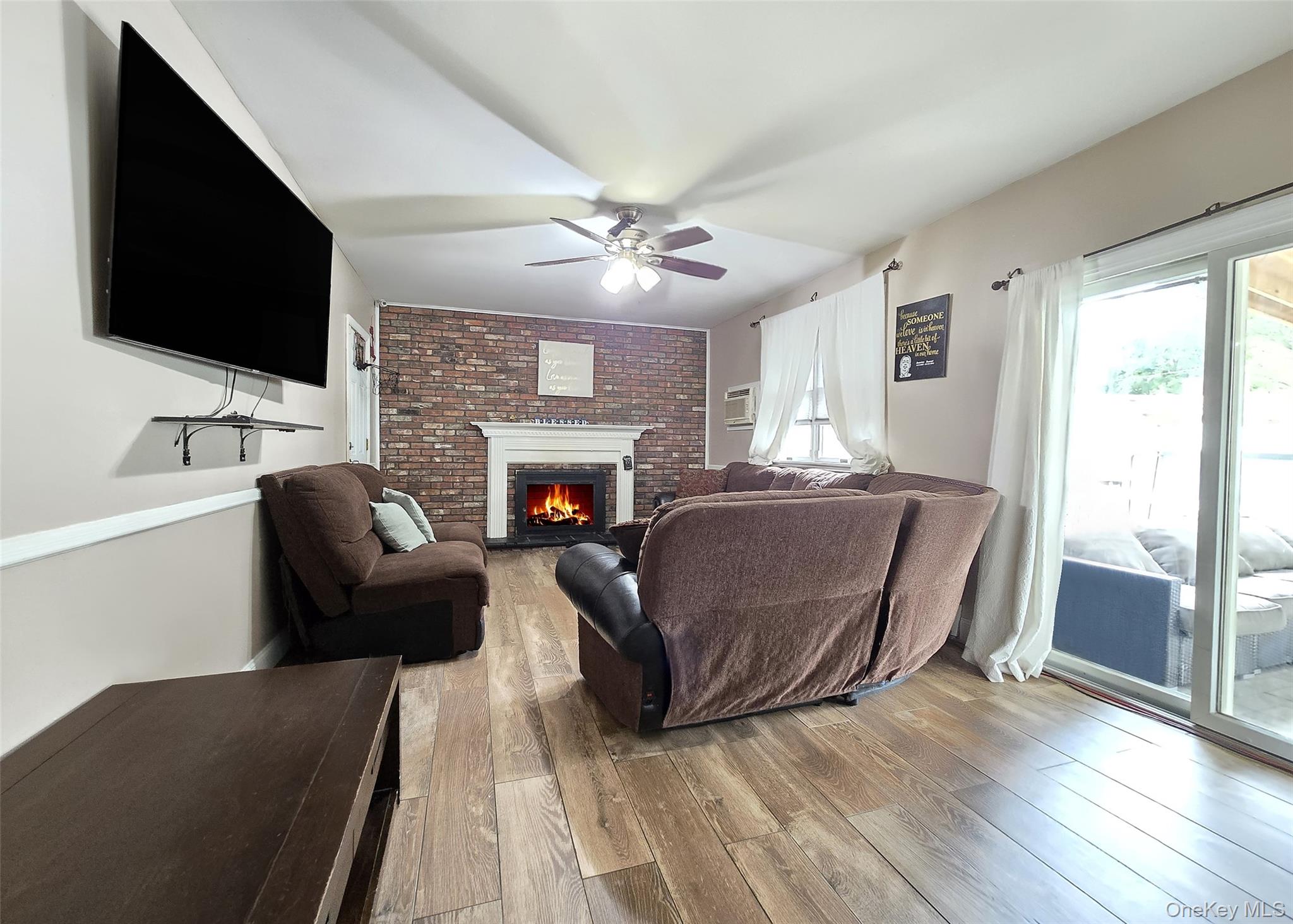 #4 photo, 10 Hyde Lane, Coram , NY 11727