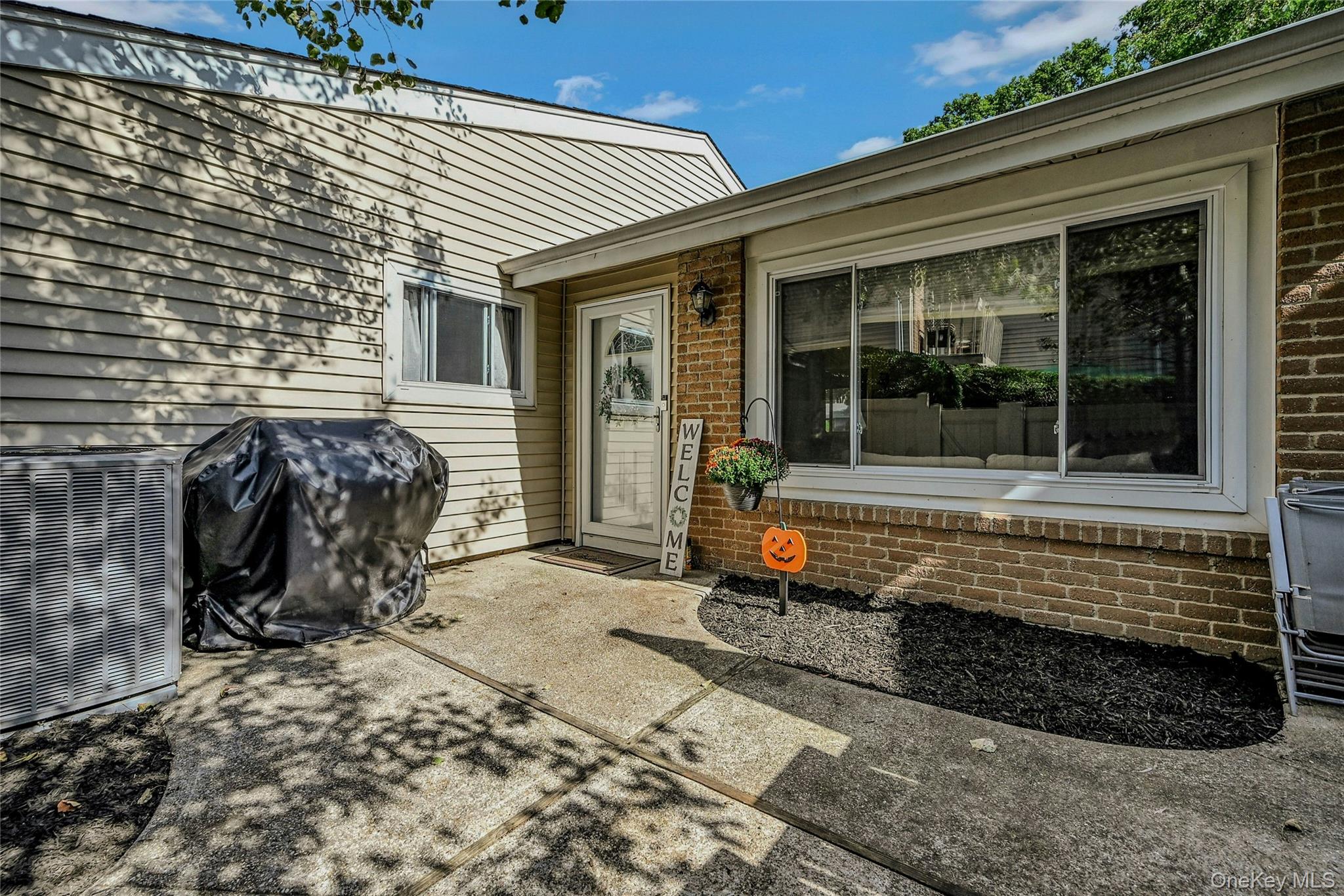 #1 photo, 215 Springmeadow Drive, Holbrook , NY 11741