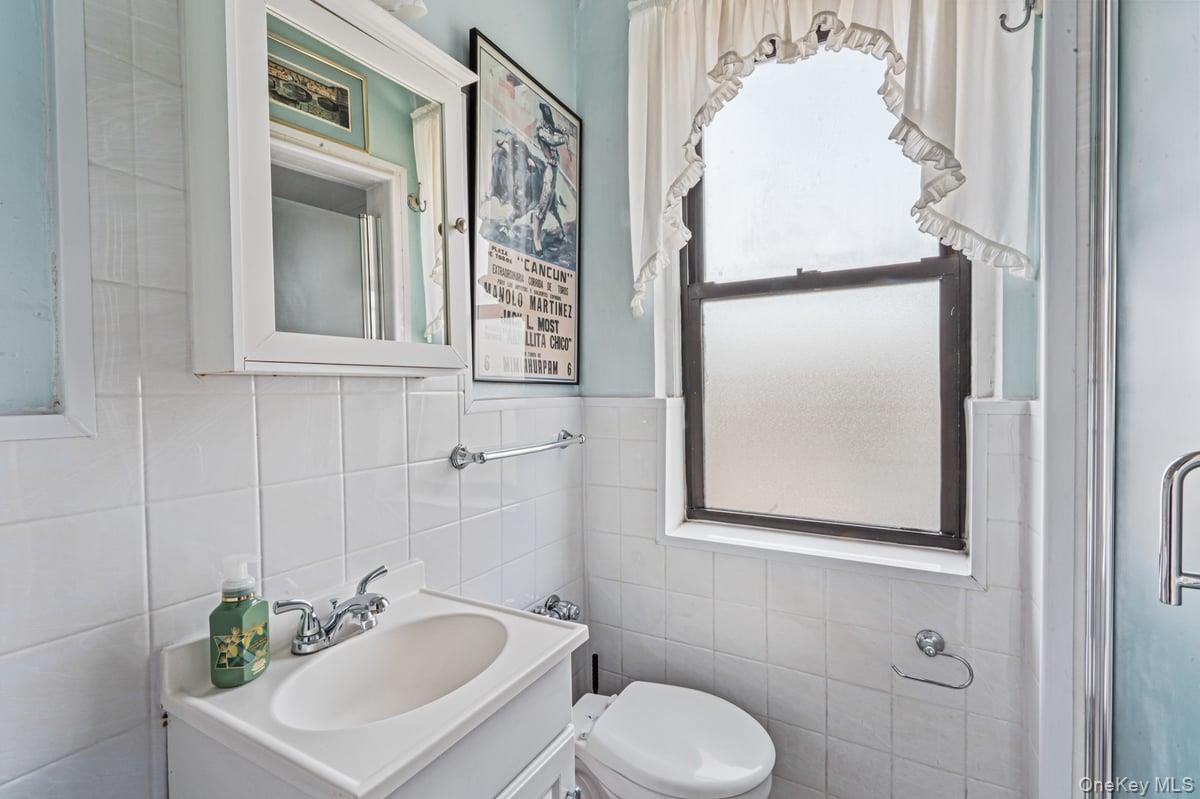 #10 photo, 69-40 Yellowstone Boulevard, फॉरेस्ट हिल्स Forest Hills , NY 11375