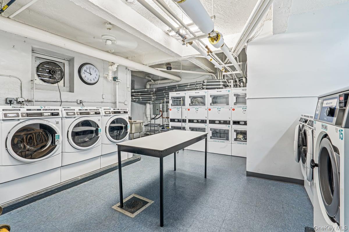 #14 photo, 69-40 Yellowstone Boulevard, फॉरेस्ट हिल्स Forest Hills , NY 11375