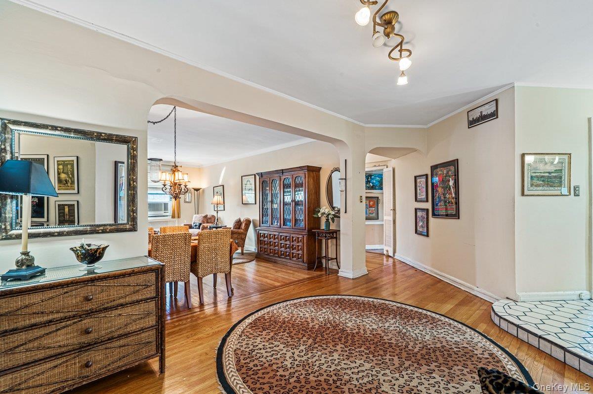 #4 photo, 69-40 Yellowstone Boulevard, फॉरेस्ट हिल्स Forest Hills , NY 11375