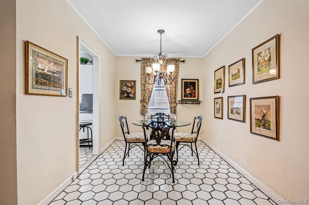 #6 photo, 69-40 Yellowstone Boulevard, फॉरेस्ट हिल्स Forest Hills , NY 11375