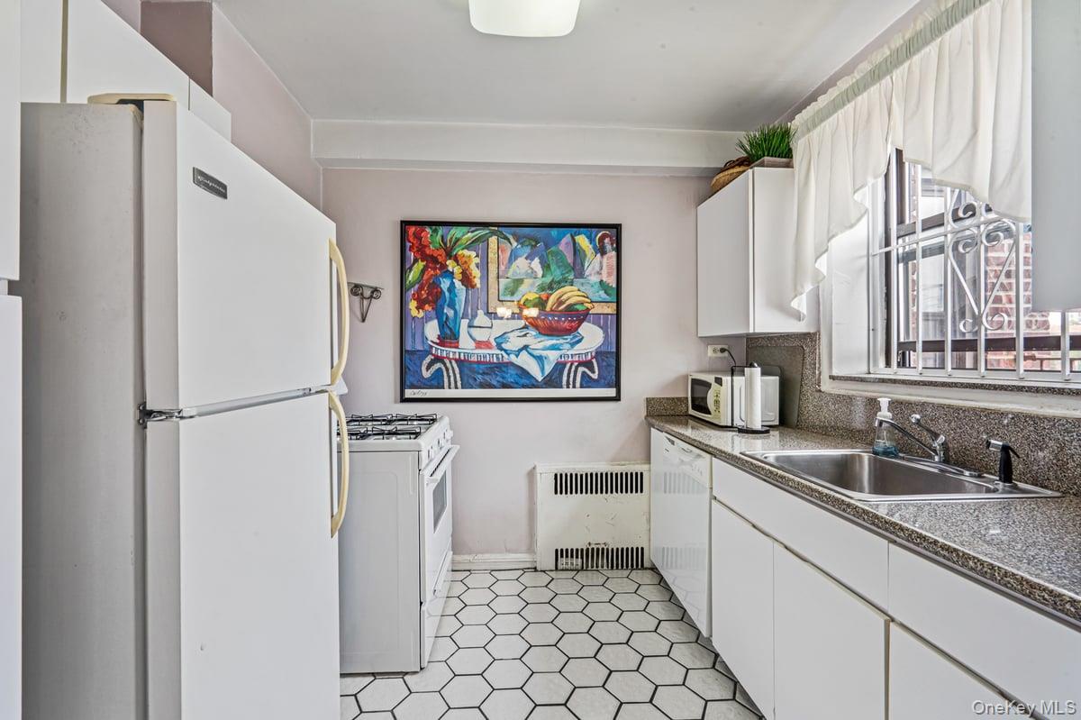 #8 photo, 69-40 Yellowstone Boulevard, फॉरेस्ट हिल्स Forest Hills , NY 11375