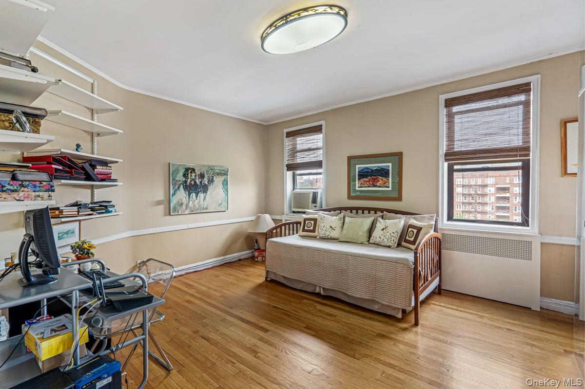 #9 photo, 69-40 Yellowstone Boulevard, फॉरेस्ट हिल्स Forest Hills , NY 11375