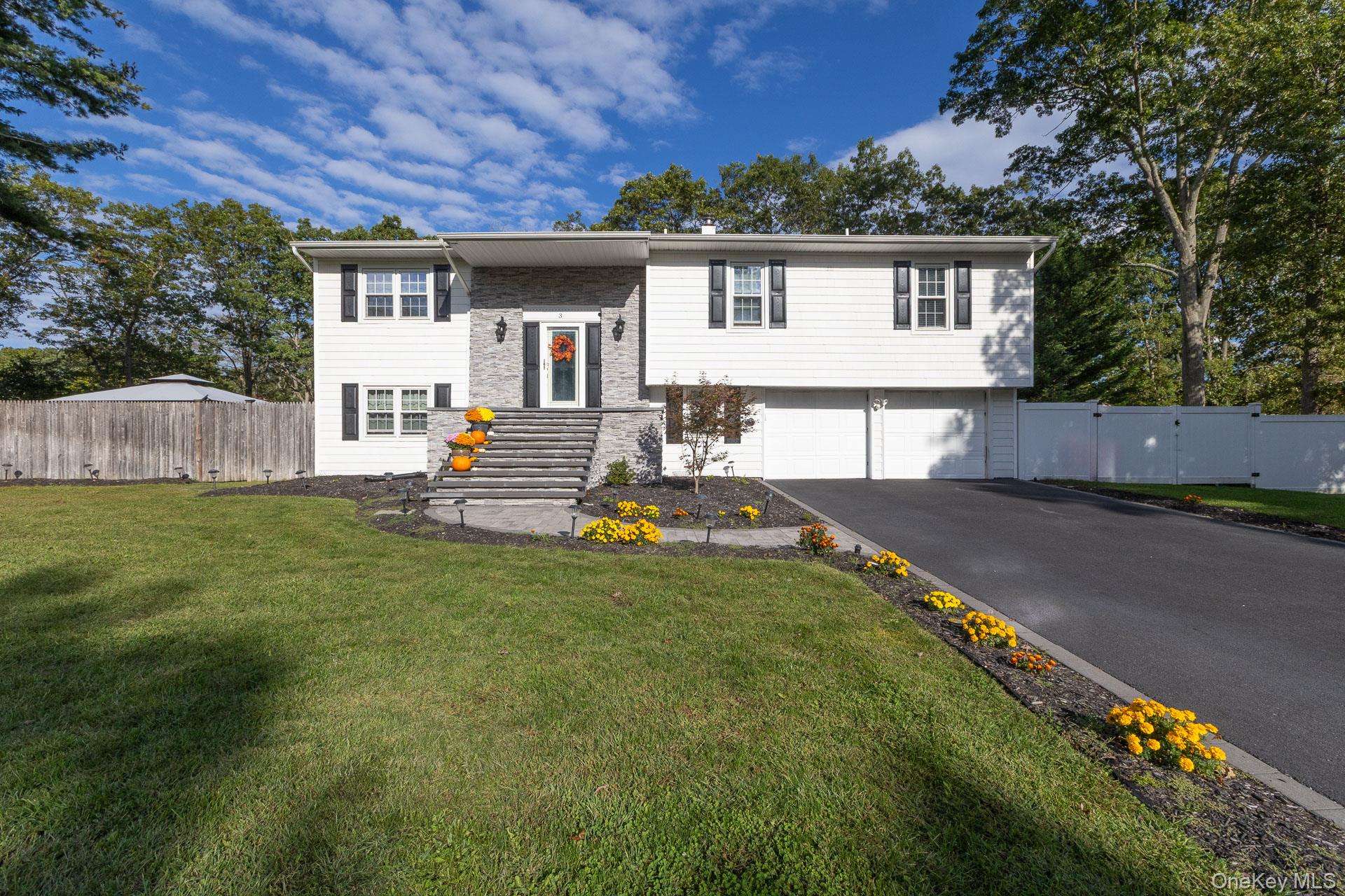 #1 photo, 3 Henearly Drive, सफ़ोक काउंटी Miller Place , NY 11764