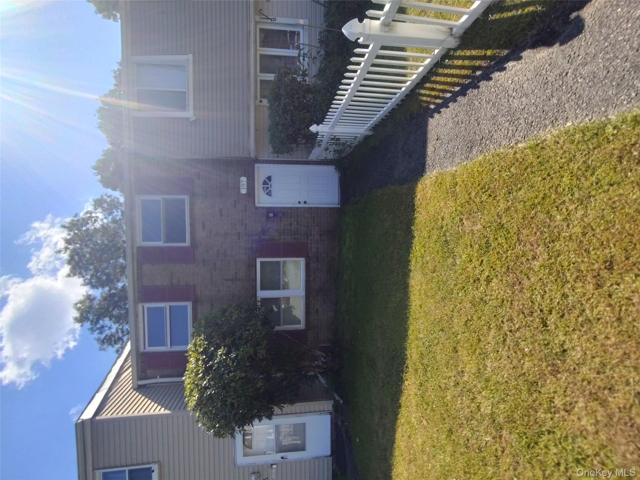 #1 photo, 197 Hill Circle, サフォーク郡 Calverton , NY 11933