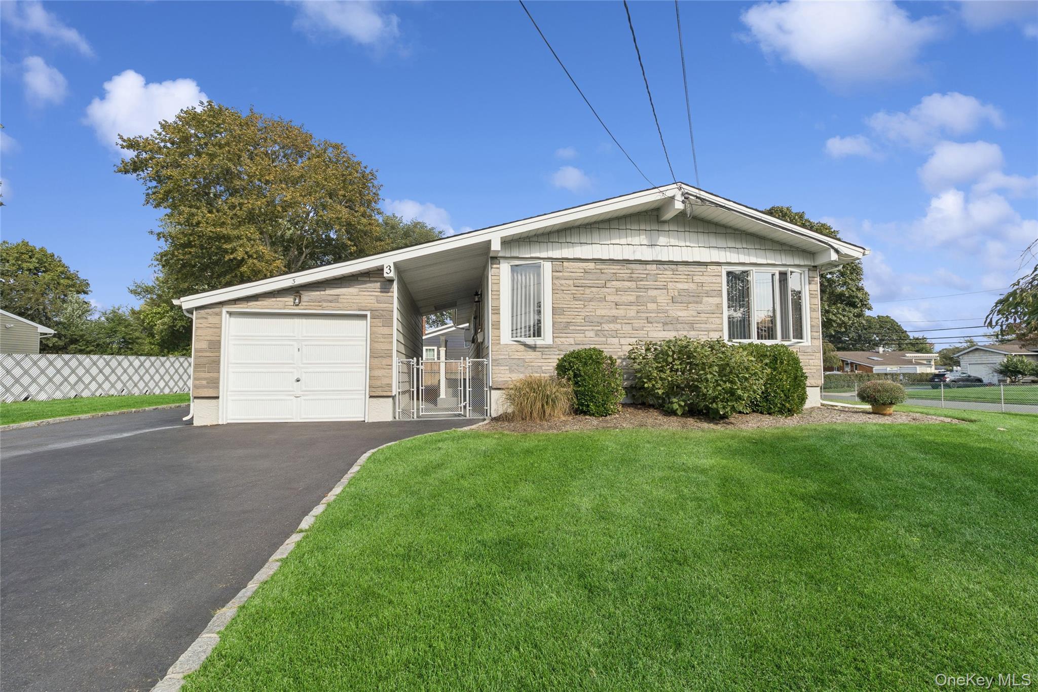 #1 photo, 3 Potomac Lane, सफ़ोक काउंटी Sayville , NY 11782