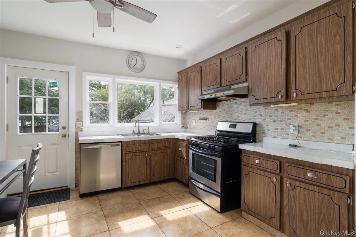 #11 photo, 246 Locust Avenue, Babylon , NY 11702