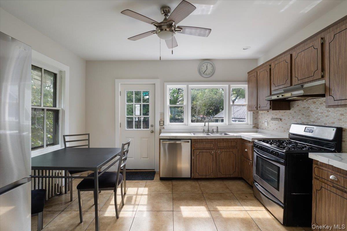 #12 photo, 246 Locust Avenue, Babylon , NY 11702