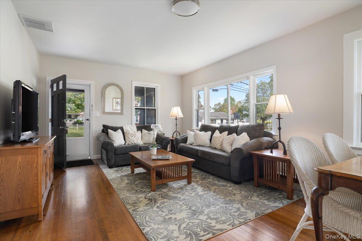 #6 photo, 246 Locust Avenue, Babylon , NY 11702