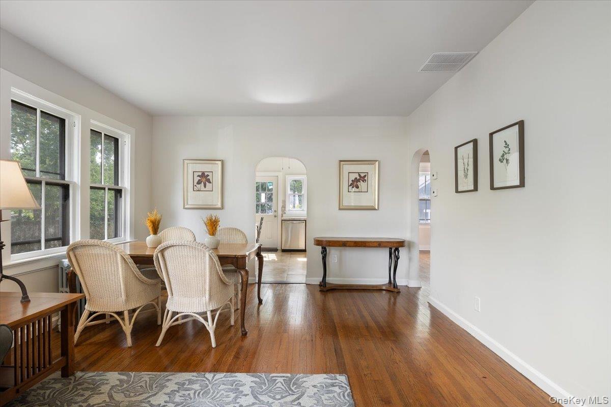 #7 photo, 246 Locust Avenue, Babylon , NY 11702