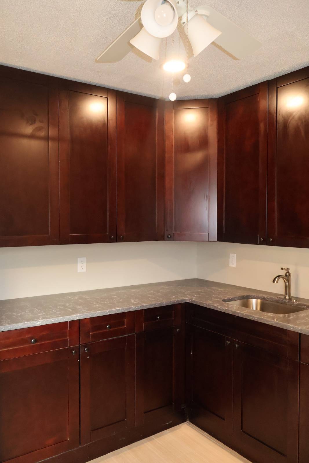 #10 photo, 40 Duke St, 롱 아일랜드 Deer Park , NY 11729