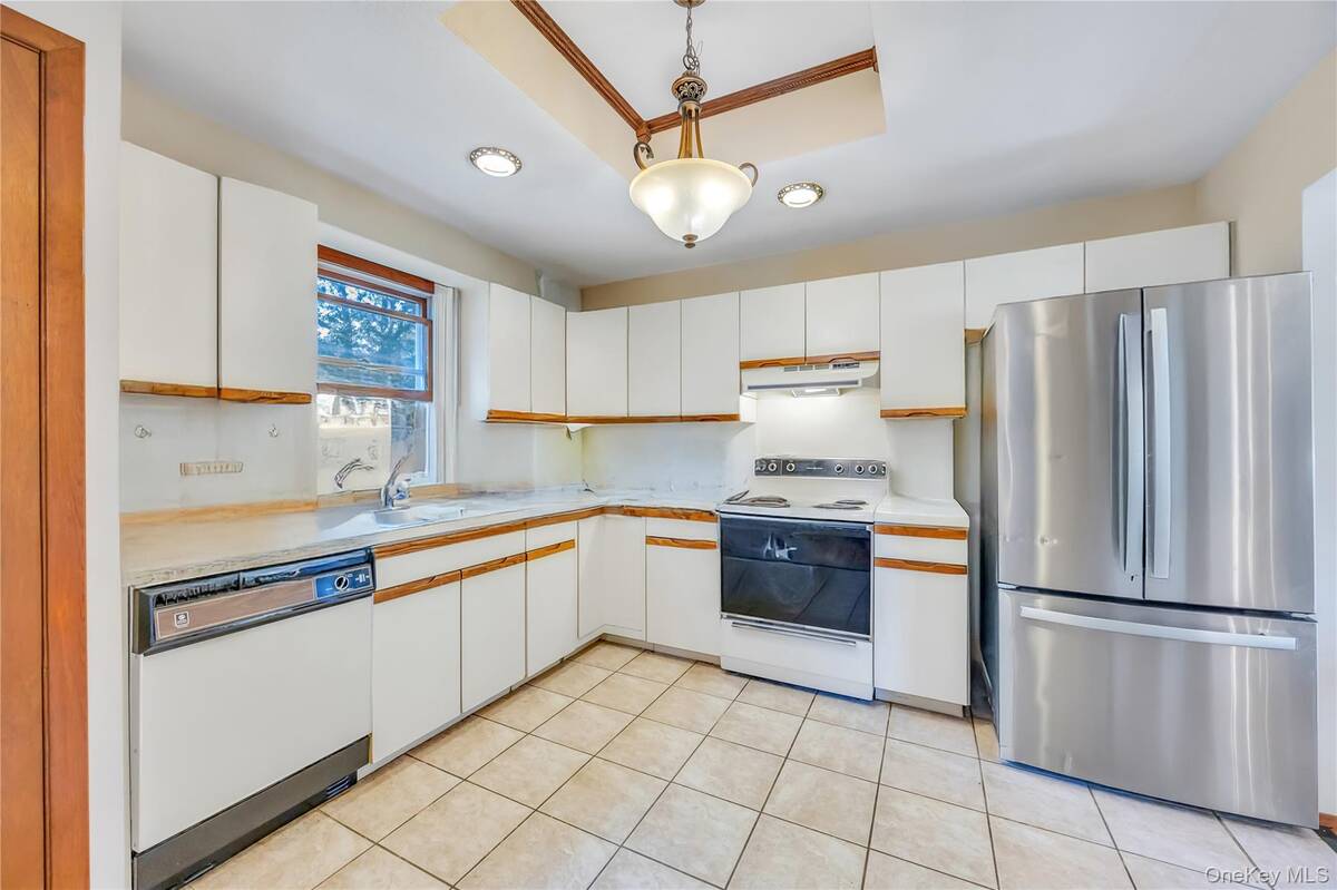 #4 photo, 194 Cranford Boulevard, Mastic , NY 11950