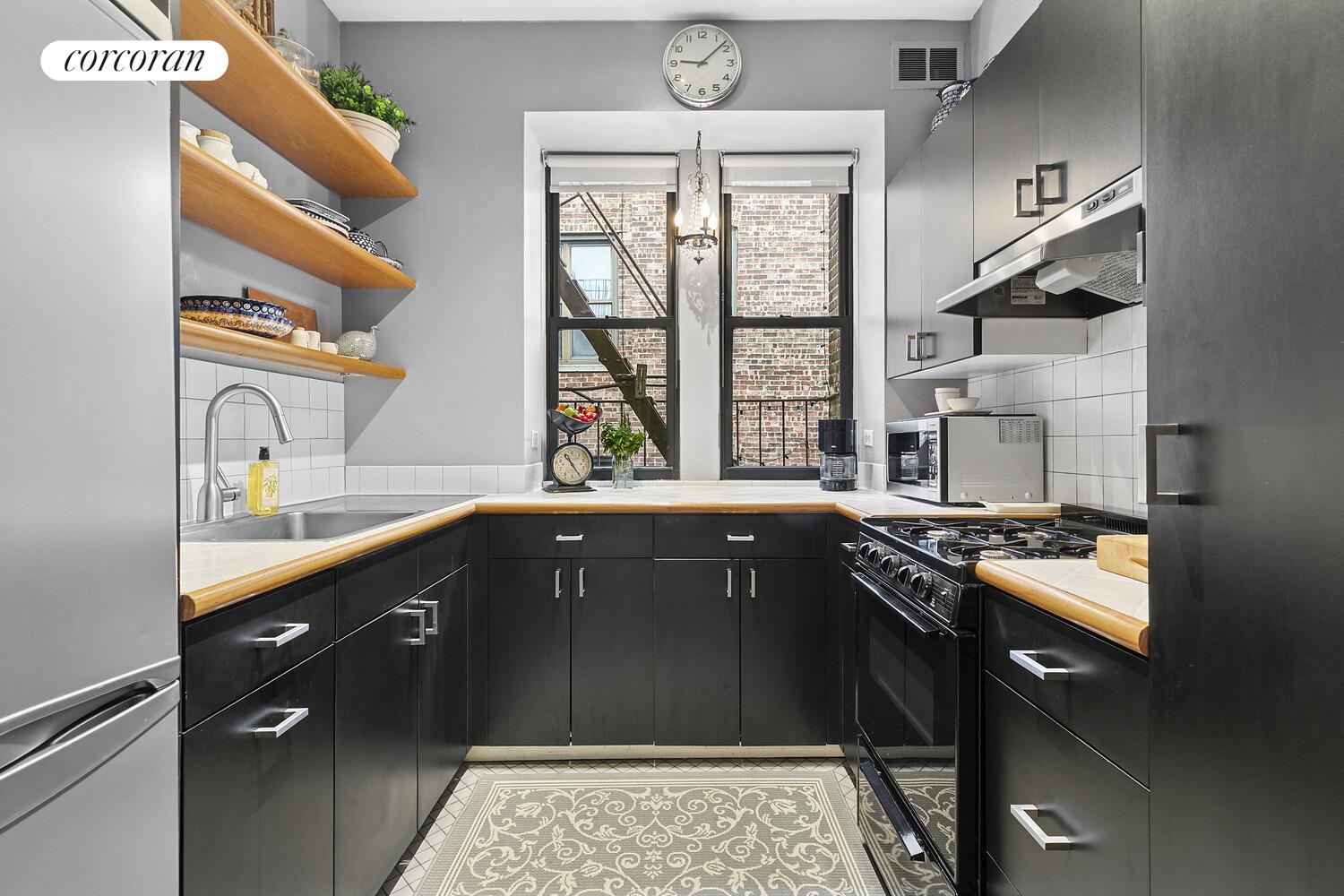 #1 photo, 854 W 181ST Street, मैनहटन Hudson Heights , NY 10033