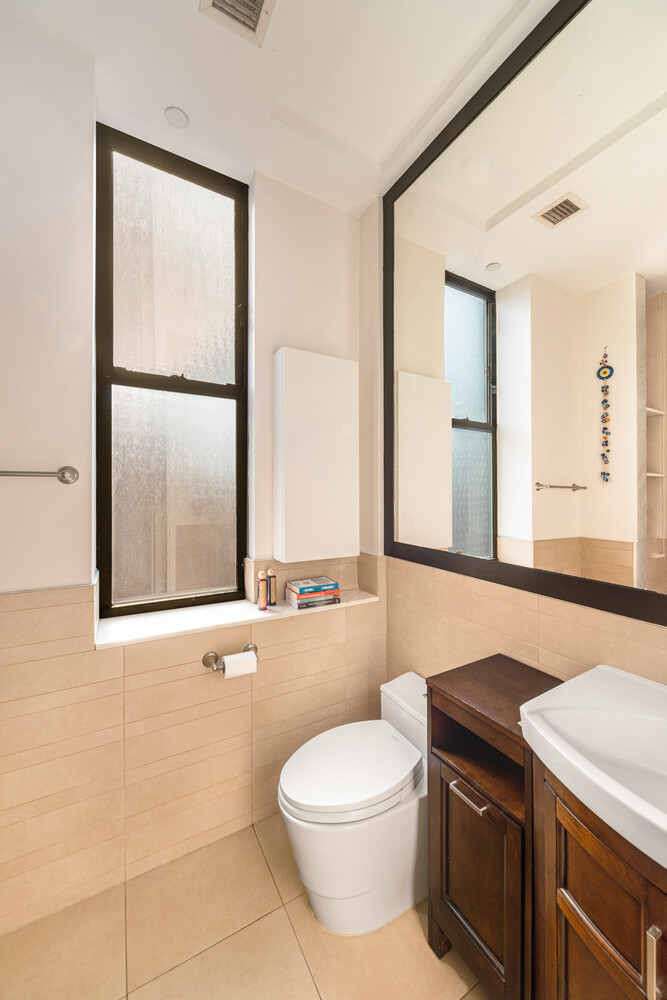 #8 photo, 11 E 36TH Street, Midtown , NY 10016