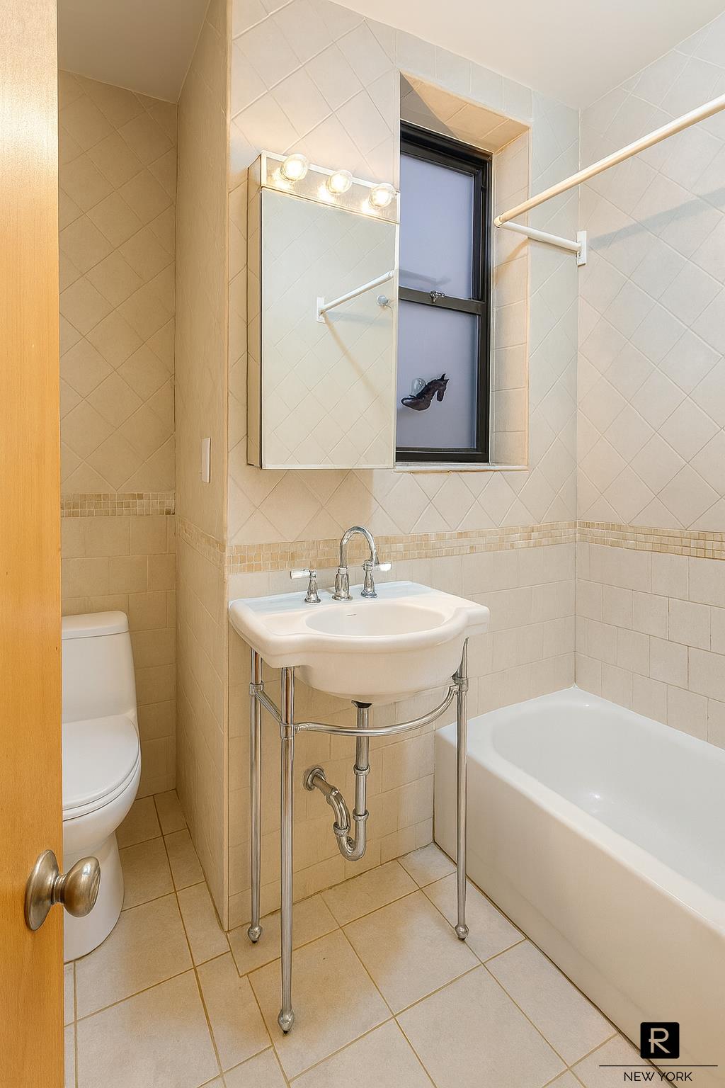 #5 photo, 2082 Frederick Douglass Boulevard, West Harlem , NY 10026