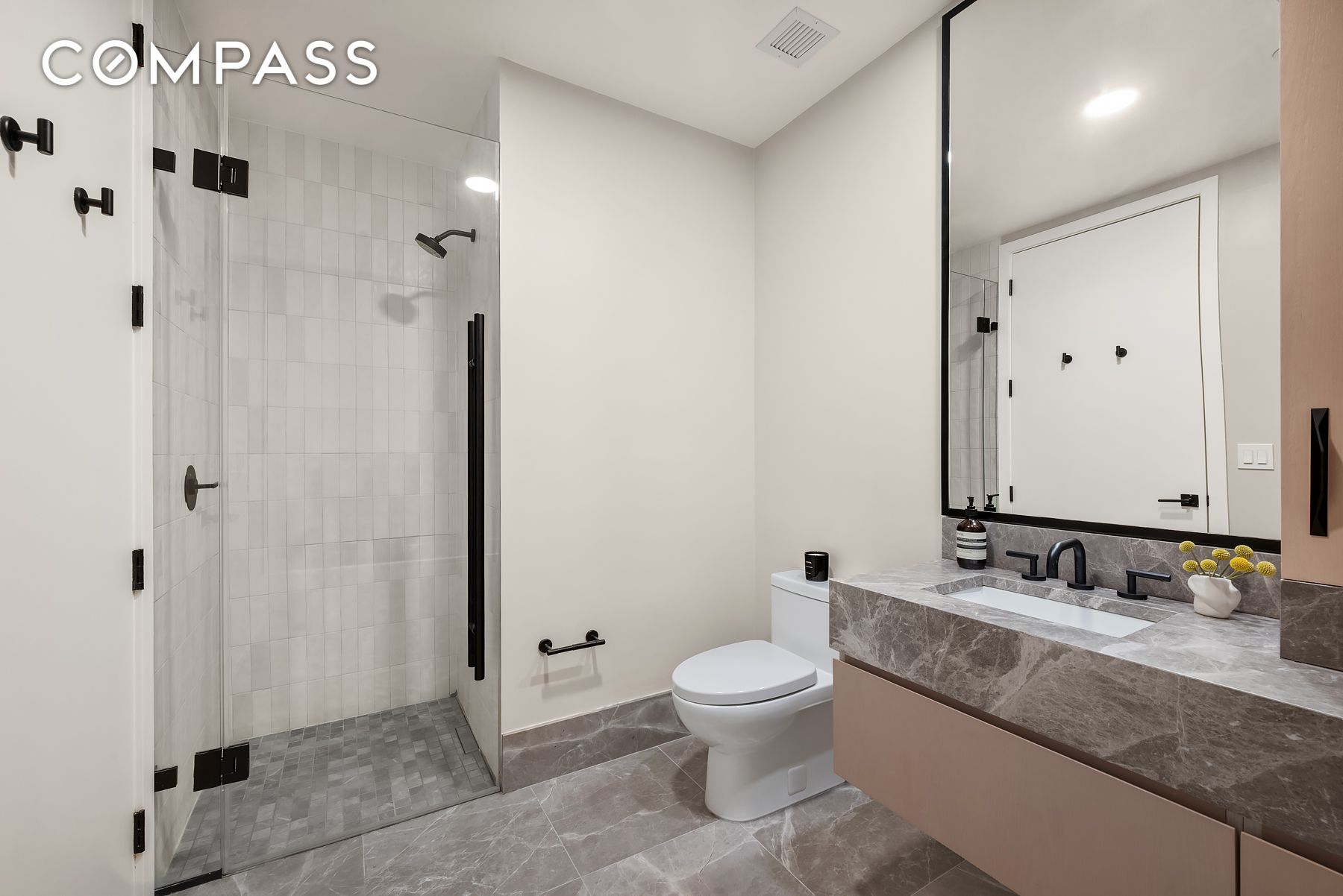 #9 photo, 510 Driggs Avenue, ブルックリン区 Williamsburg , NY 11211