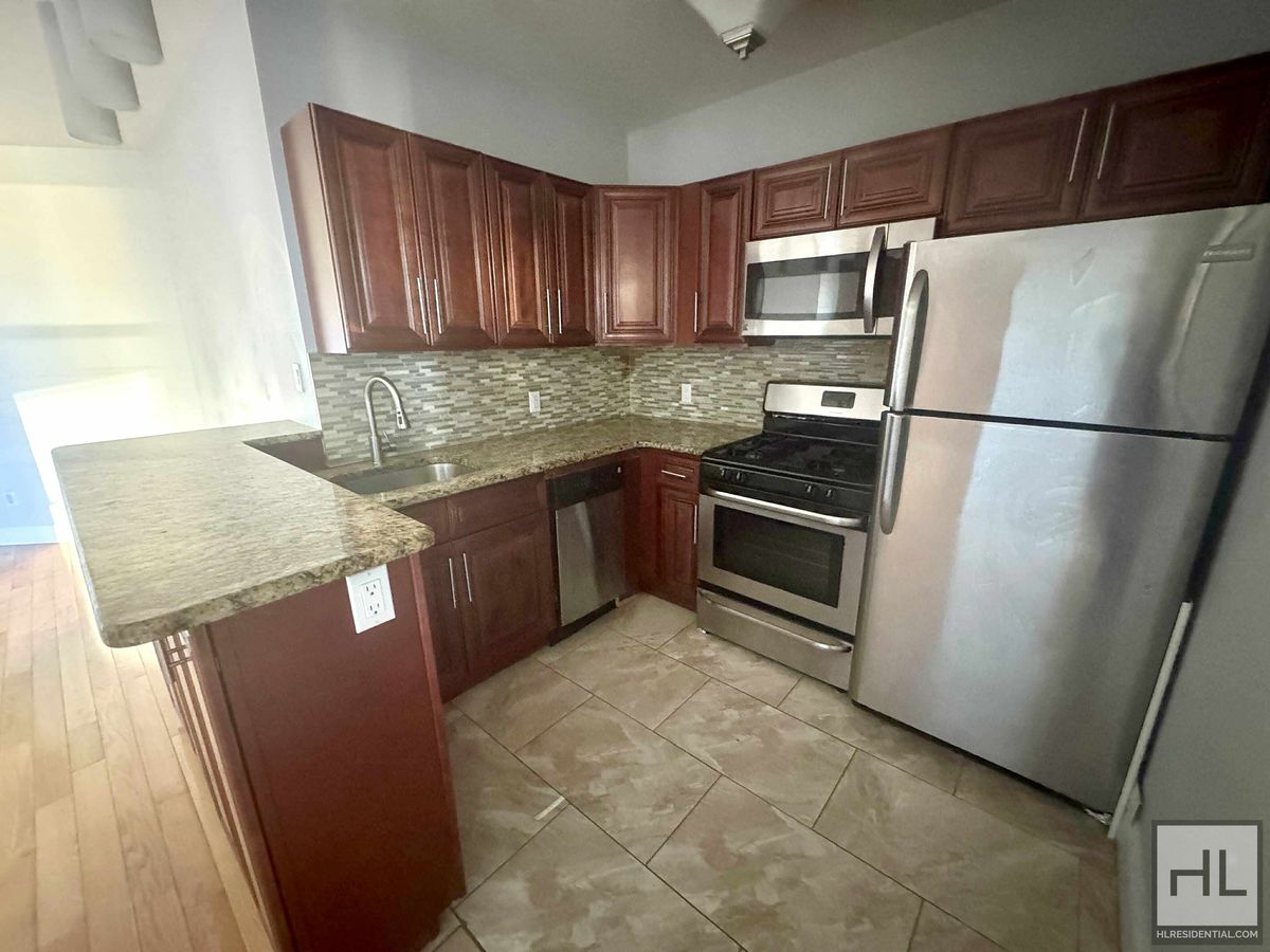 #9 photo, 140 Wadsworth Avenue, マンハッタン Washington Heights , NY 10033