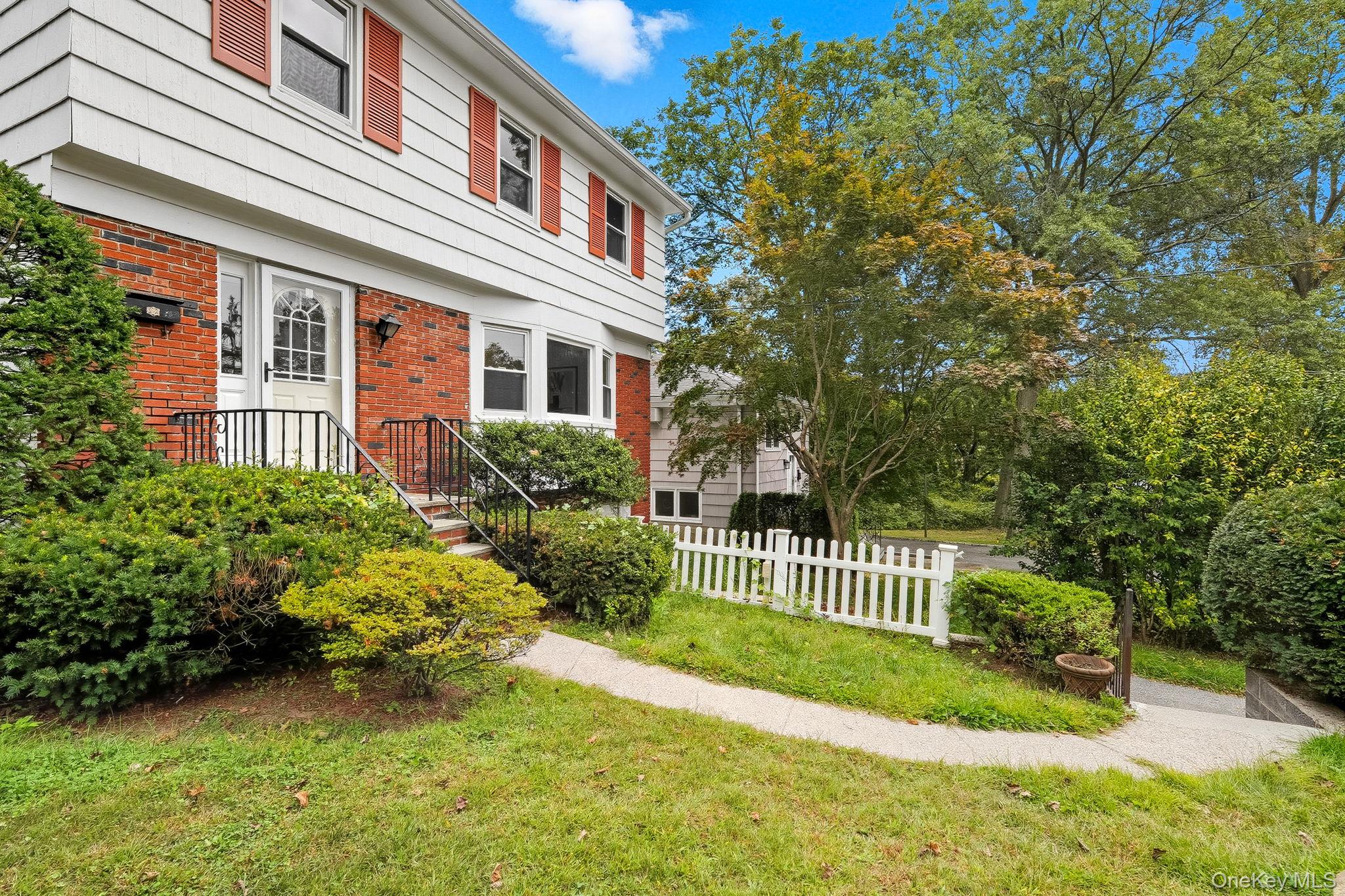 #3 photo, 105 Sprague Road, Scarsdale , NY 10583