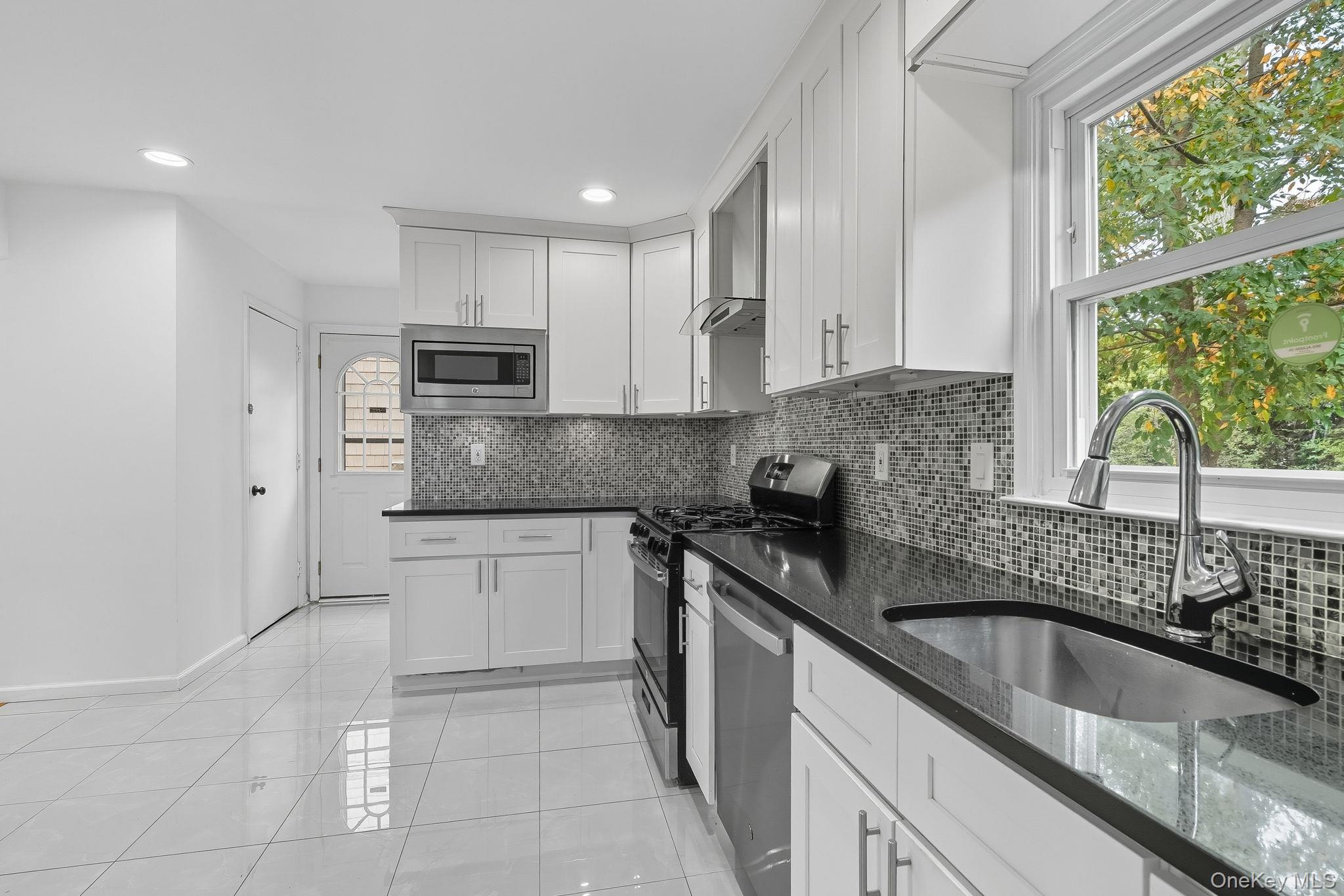 #9 photo, 105 Sprague Road, Scarsdale , NY 10583