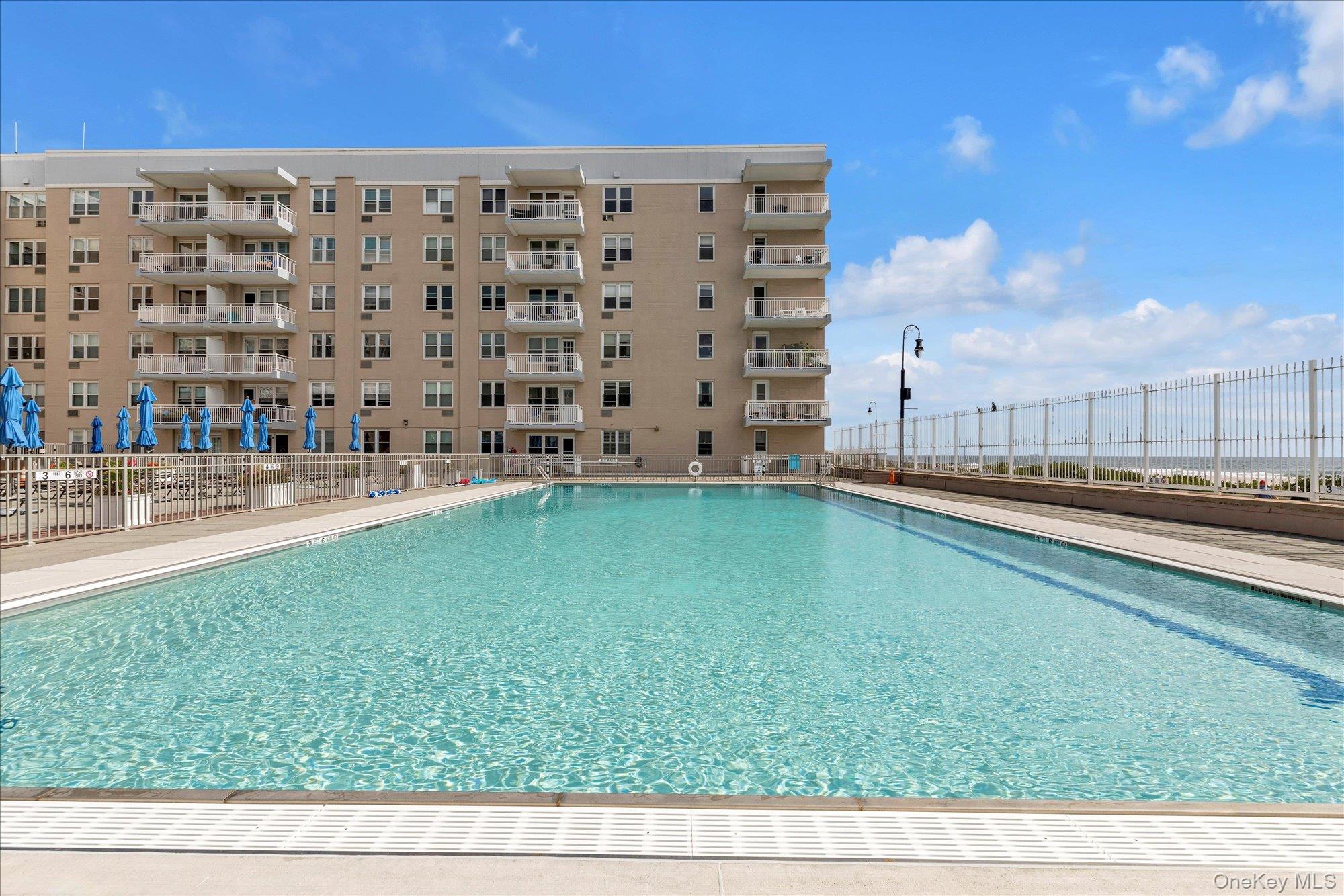 #1 photo, 522 Shore Road, नासाउ काउंटी Long Beach , NY 11561