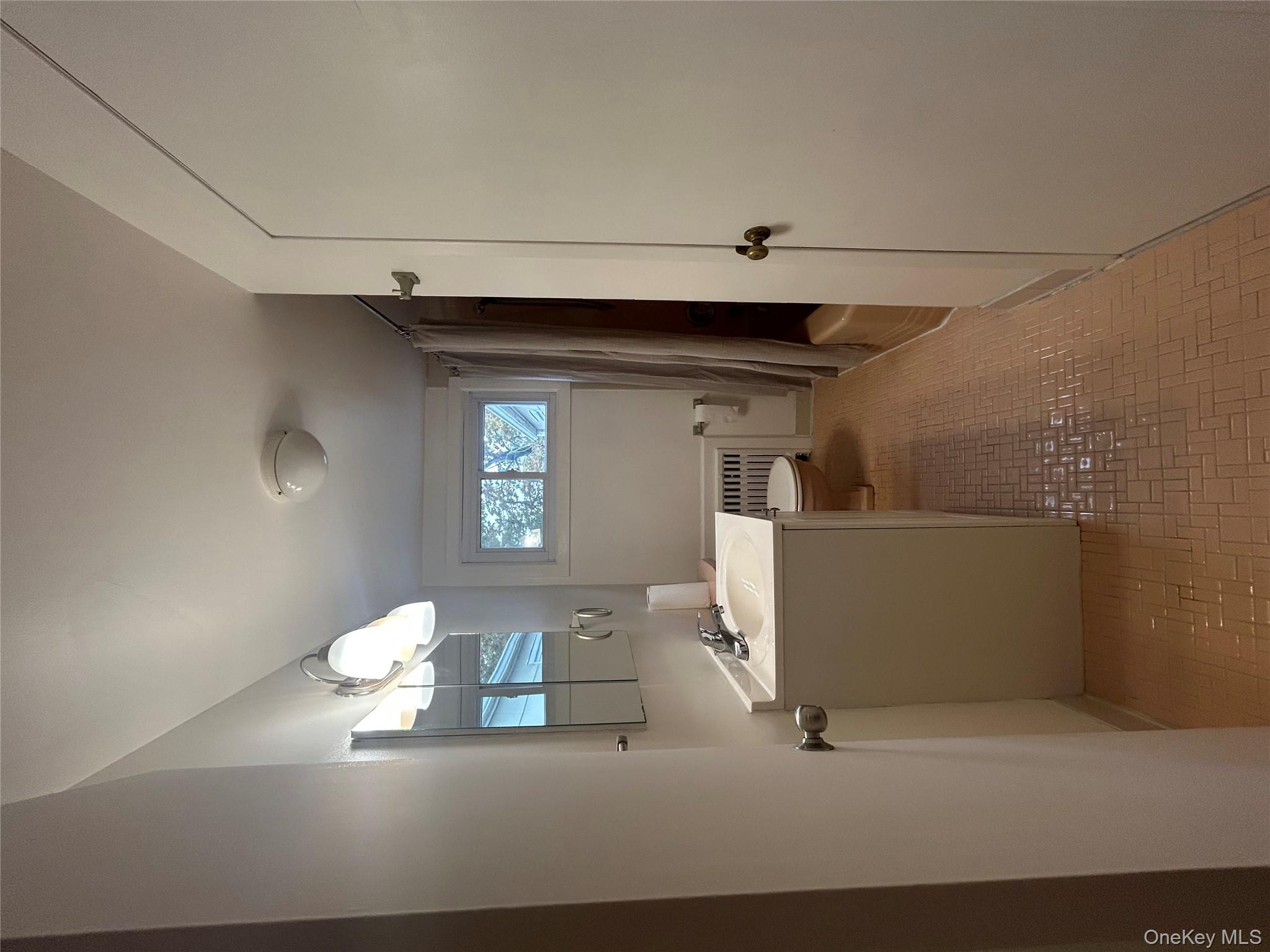 #11 photo, 90 Reade Avenue, Lindenhurst , NY 11757