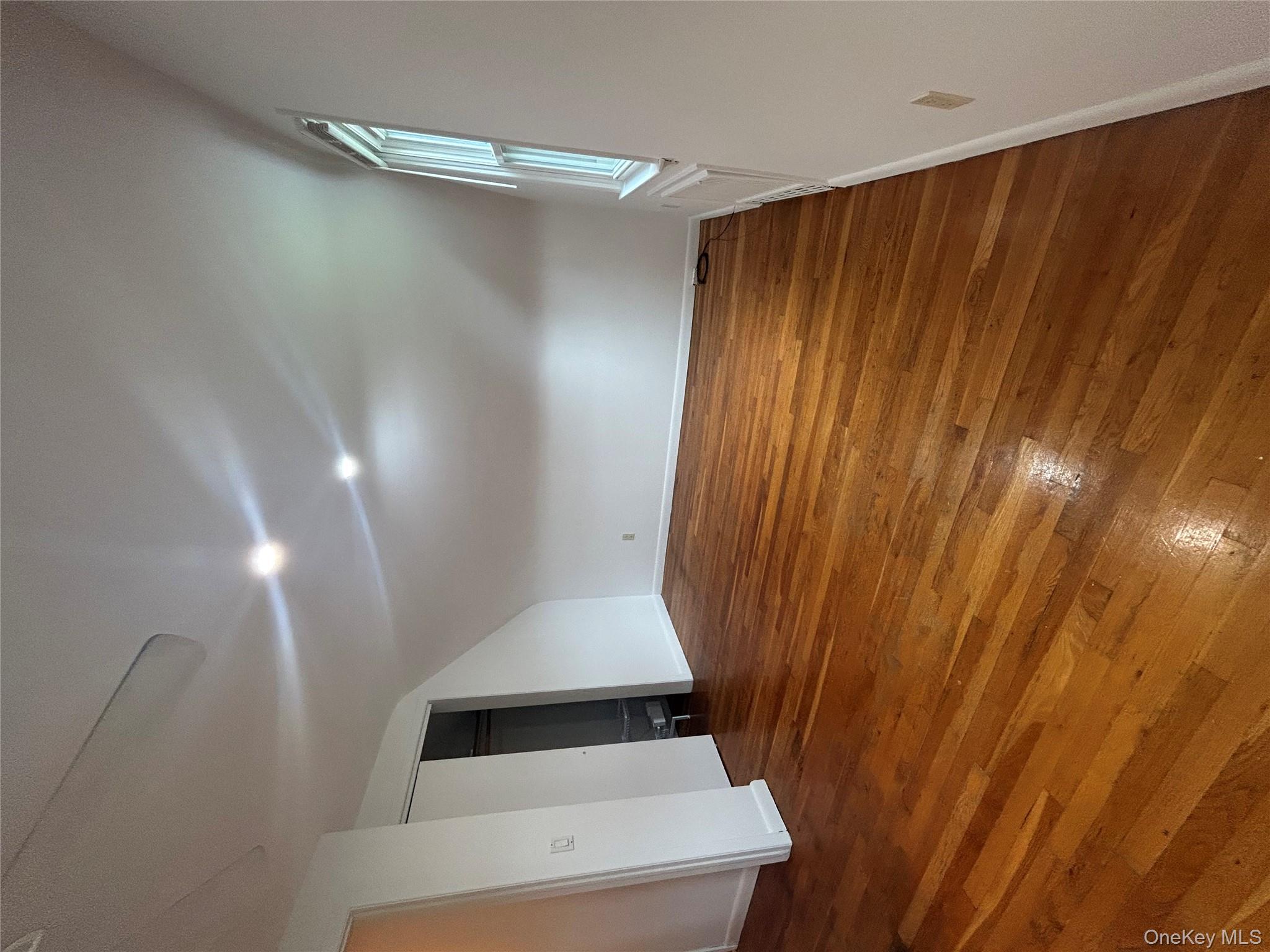 #5 photo, 90 Reade Avenue, Lindenhurst , NY 11757