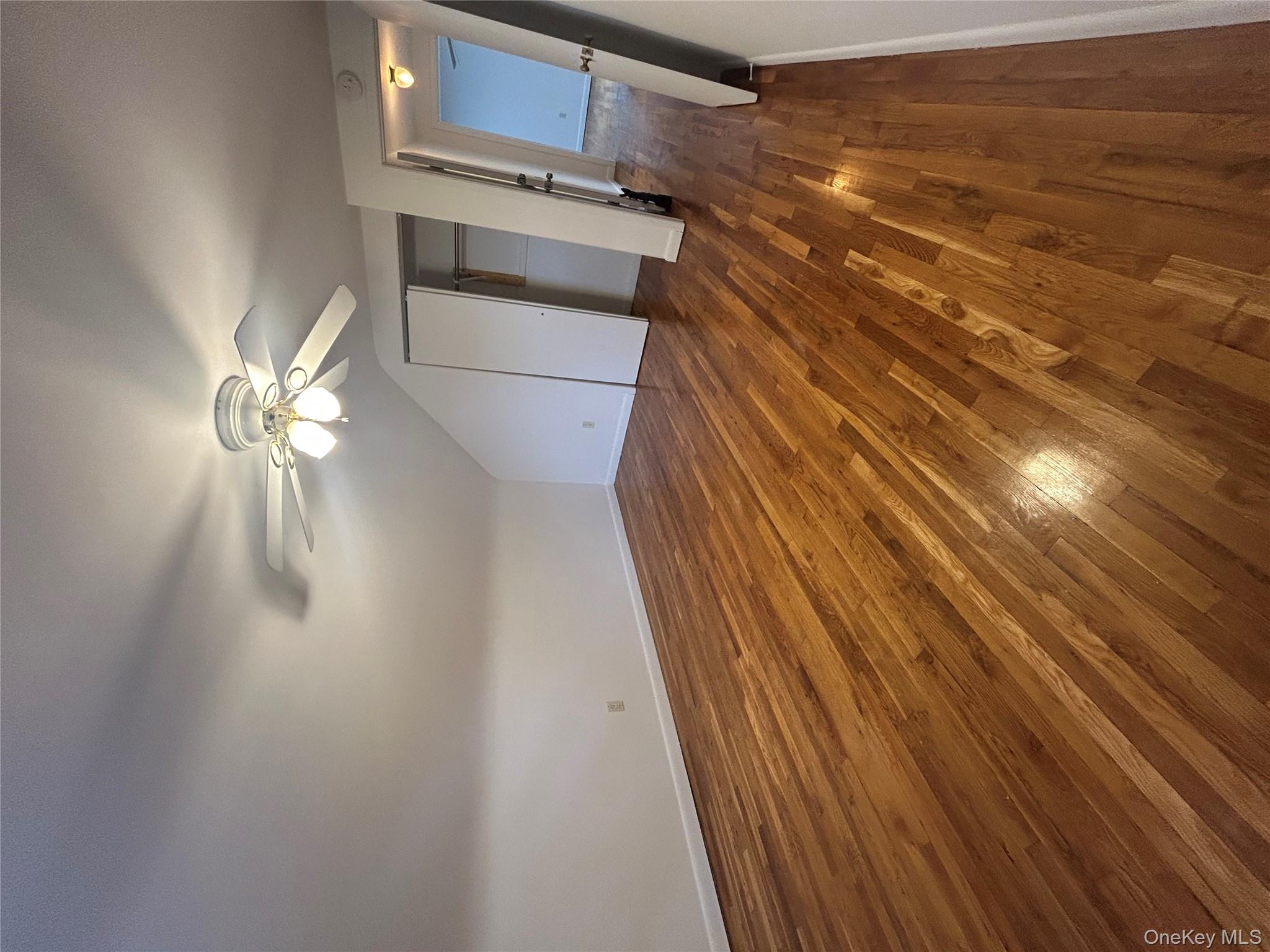 #8 photo, 90 Reade Avenue, Lindenhurst , NY 11757